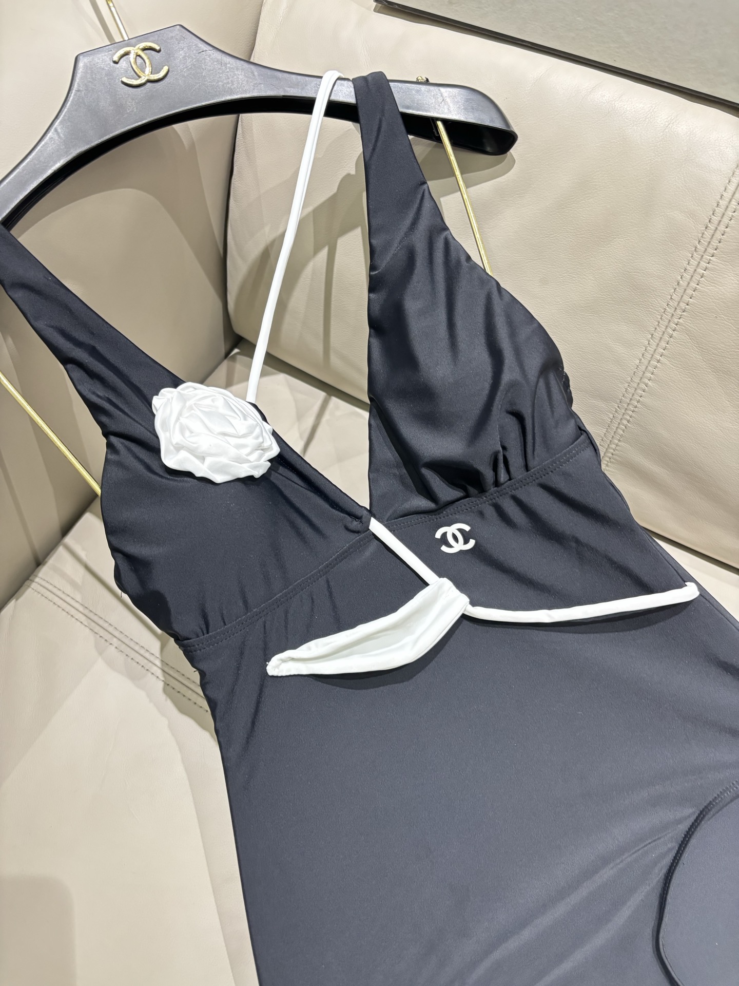 Chanel新款泳衣👙❤️😍🥰适合多种场景的游泳衣🏊‍♀️海边 游泳池 温泉 水上乐园 漂流都可以😌内搭