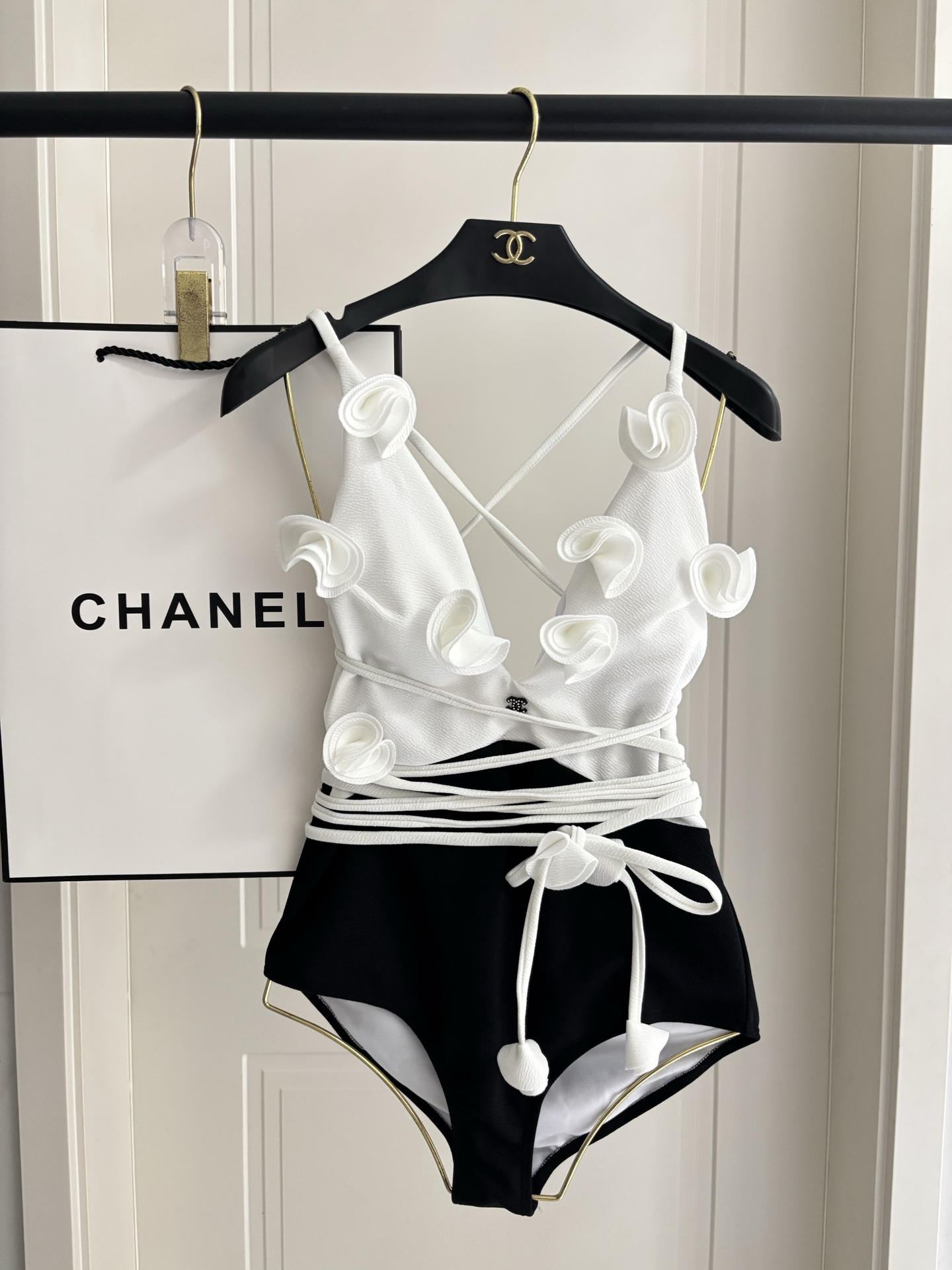 Chanel新款花朵泳衣👙❤️😍🥰适合多种场景的游泳衣🏊‍♀️海边 游泳池 温泉 水上乐园 漂流都可以😌