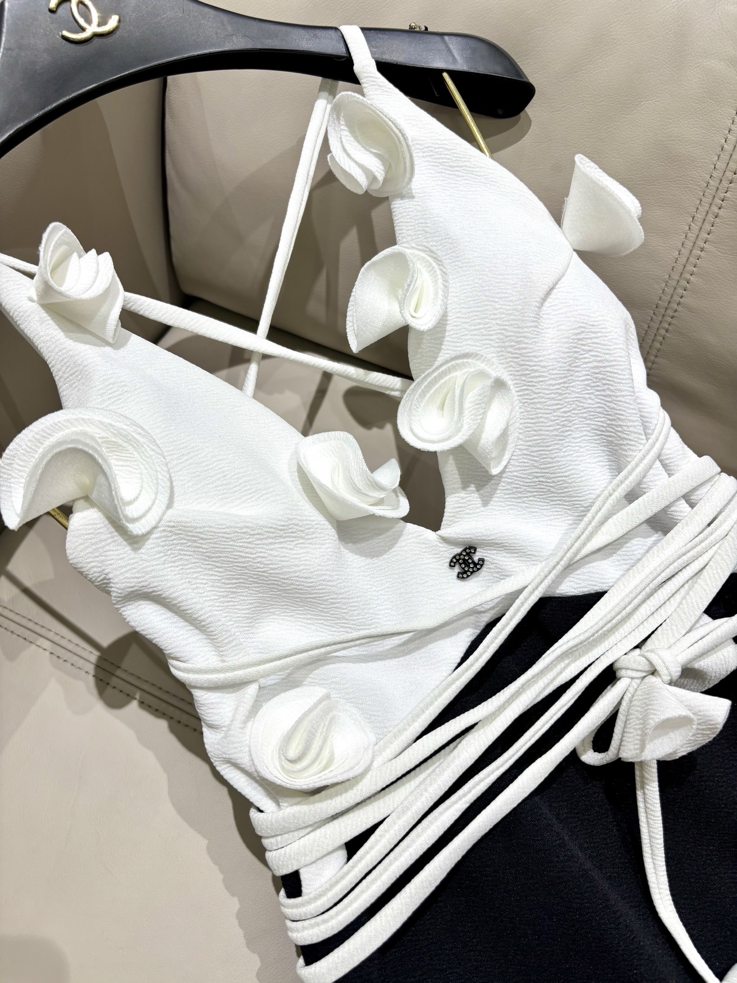 Chanel新款花朵泳衣👙❤️😍🥰适合多种场景的游泳衣🏊‍♀️海边 游泳池 温泉 水上乐园 漂流都可以😌