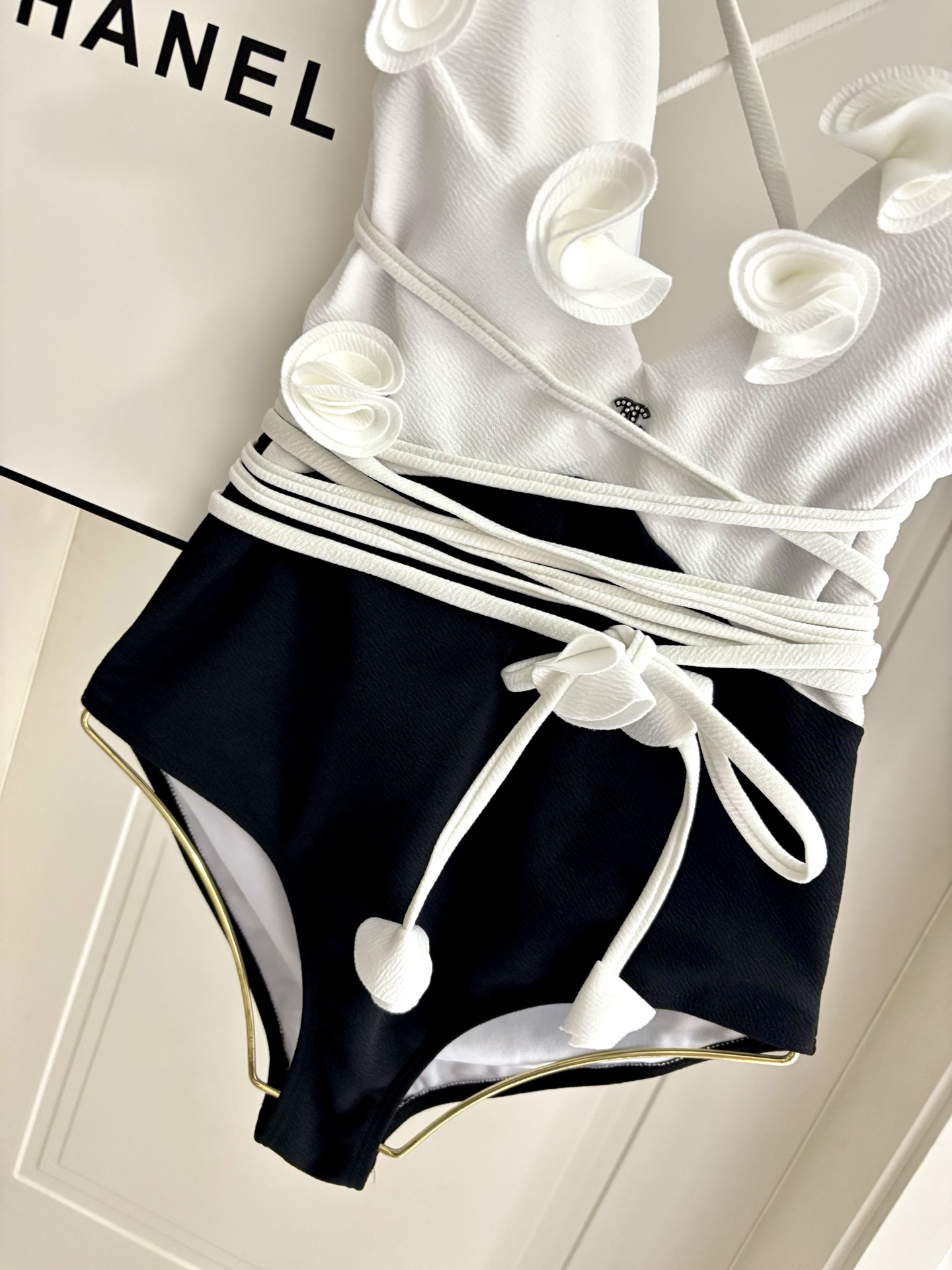 Chanel新款花朵泳衣👙❤️😍🥰适合多种场景的游泳衣🏊‍♀️海边 游泳池 温泉 水上乐园 漂流都可以😌