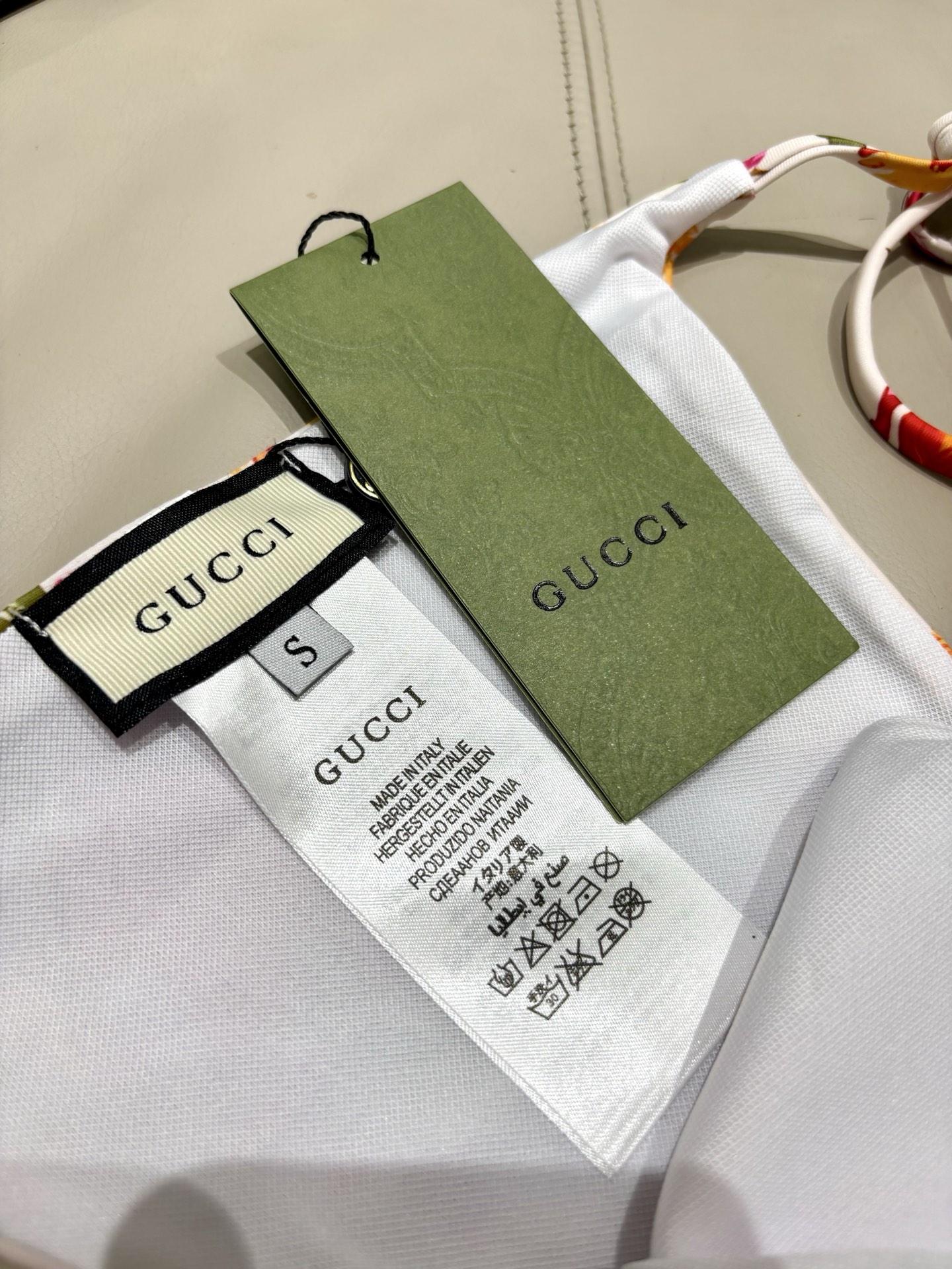 Gucci新款比基尼➕披纱长袖 👙❤️😍🥰适合多种场景的游泳衣🏊‍♀️海边 游泳池 温泉 水上乐园 漂流