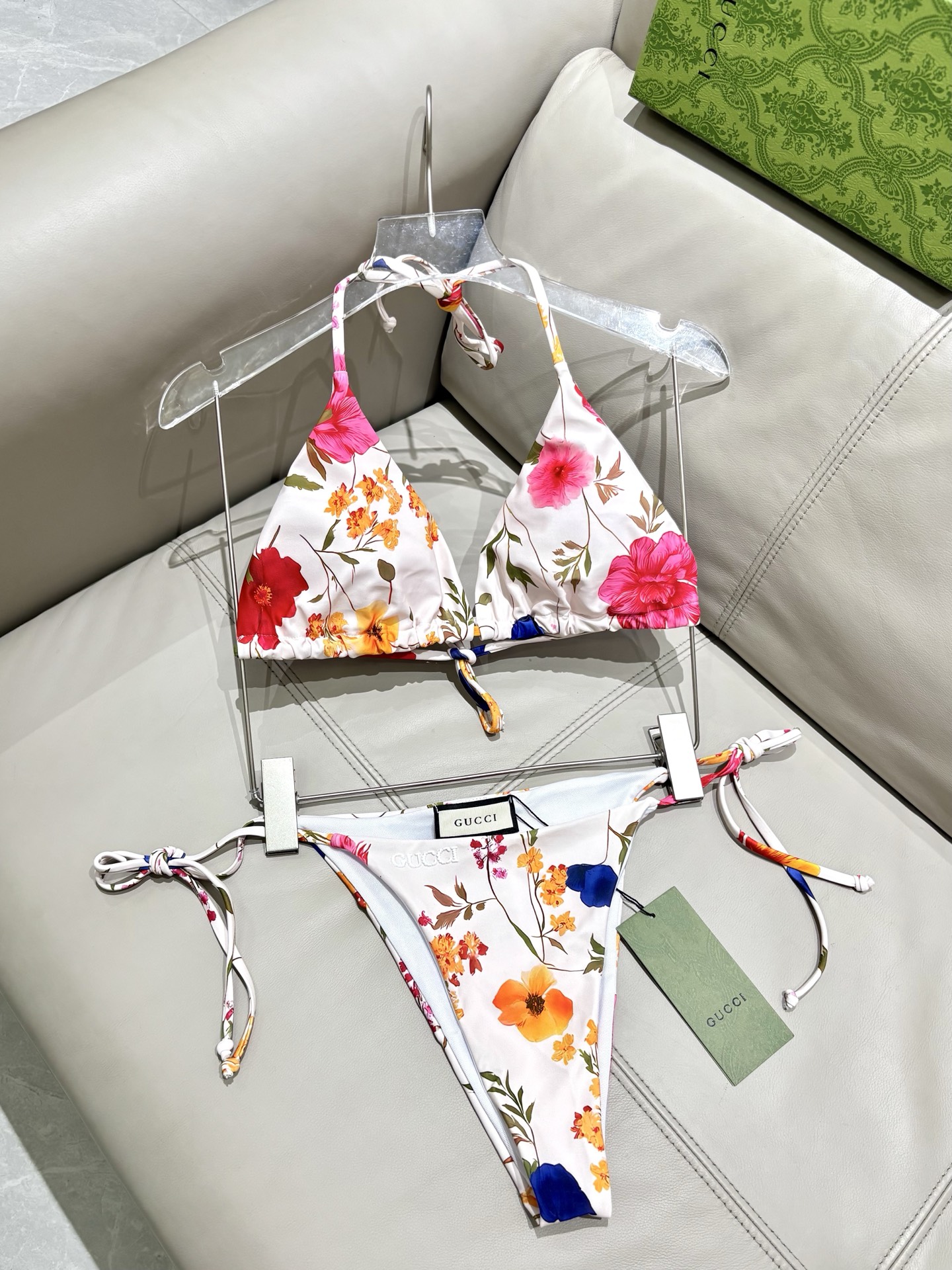 Gucci新款比基尼➕披纱长袖 👙❤️😍🥰适合多种场景的游泳衣🏊‍♀️海边 游泳池 温泉 水上乐园 漂流