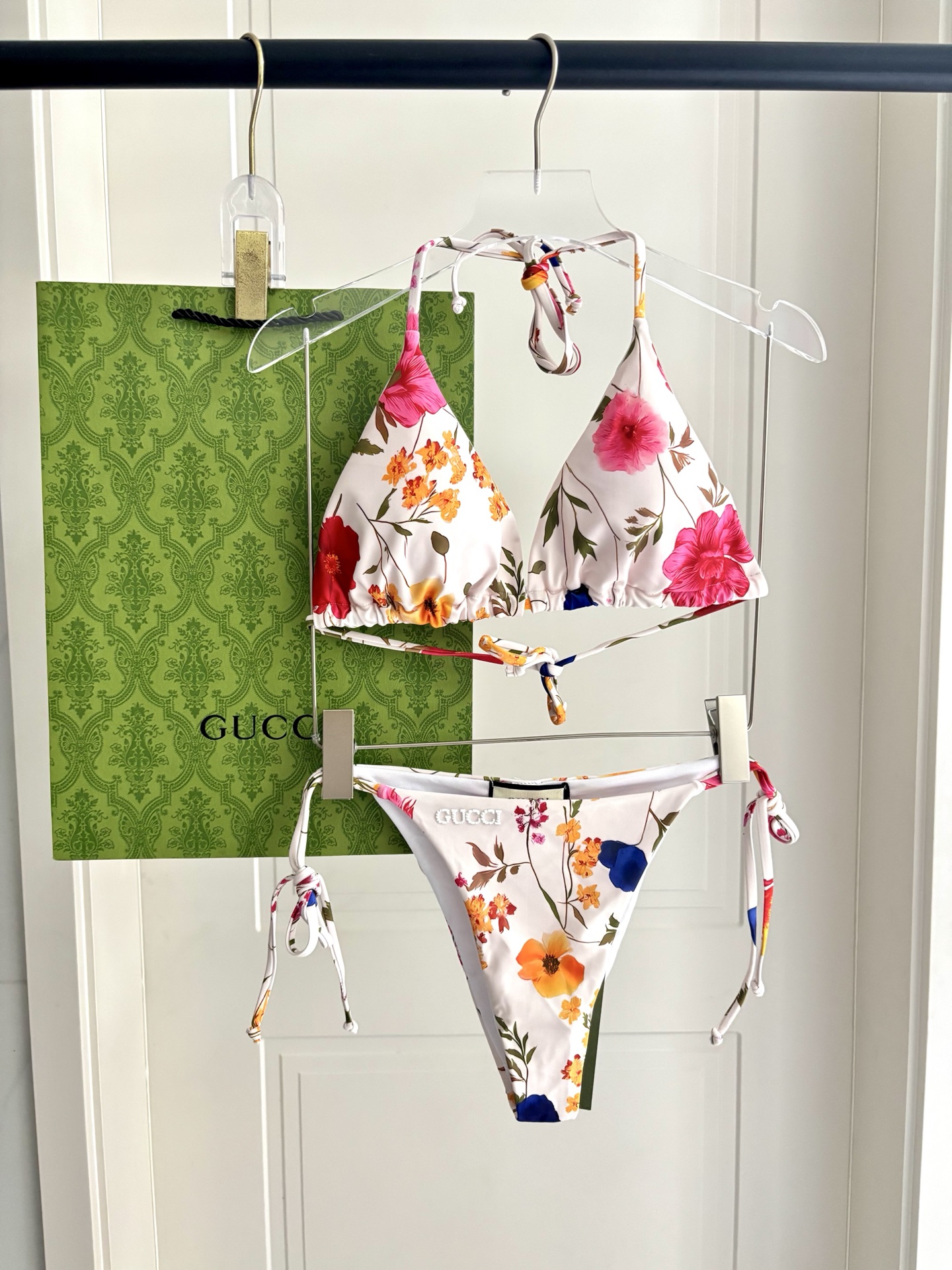 Gucci新款比基尼➕披纱长袖 👙❤️😍🥰适合多种场景的游泳衣🏊‍♀️海边 游泳池 温泉 水上乐园 漂流