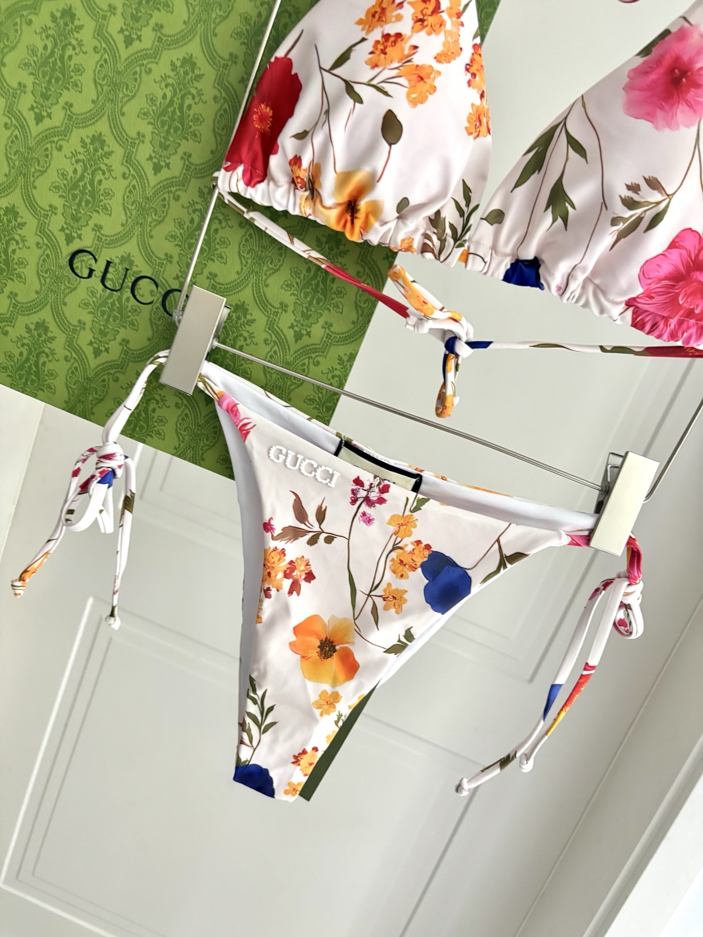 Gucci新款比基尼➕披纱长袖 👙❤️😍🥰适合多种场景的游泳衣🏊‍♀️海边 游泳池 温泉 水上乐园 漂流