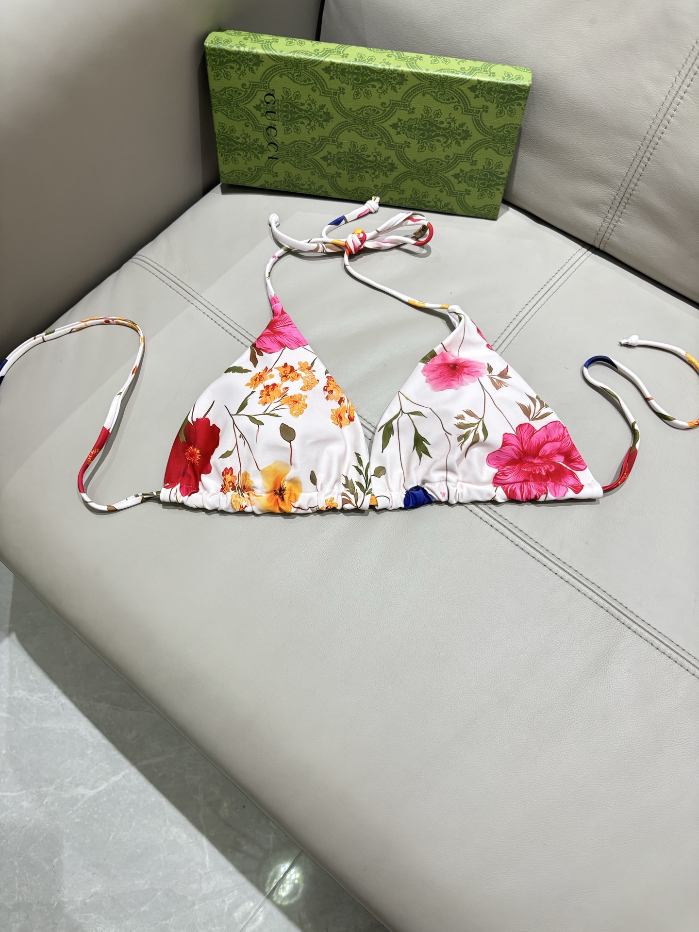 Gucci新款比基尼➕披纱长袖 👙❤️😍🥰适合多种场景的游泳衣🏊‍♀️海边 游泳池 温泉 水上乐园 漂流