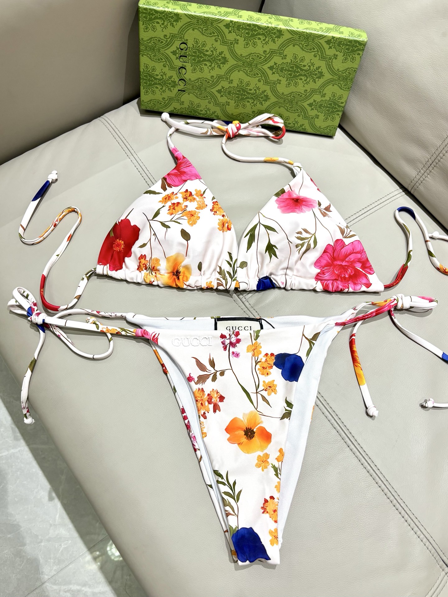 Gucci新款比基尼➕披纱长袖 👙❤️😍🥰适合多种场景的游泳衣🏊‍♀️海边 游泳池 温泉 水上乐园 漂流