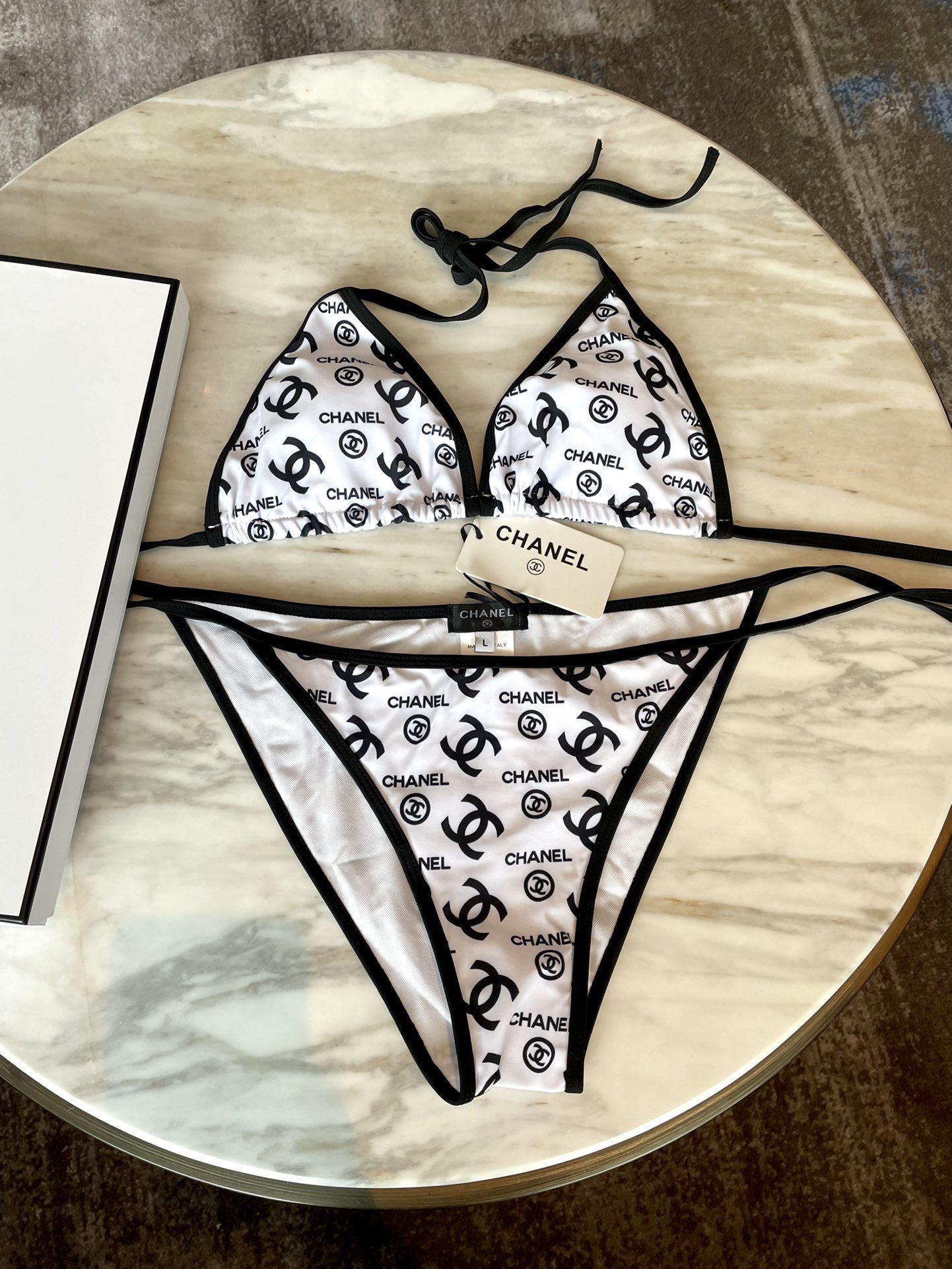 Chanel 香奈儿新款印花比基尼👙❤️😍🥰适合多种场景的游泳衣🏊‍♀️海边 游泳池 温泉 水上乐园 漂