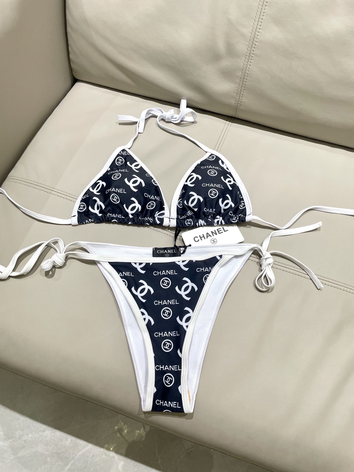 Chanel 香奈儿新款印花比基尼👙❤️😍🥰适合多种场景的游泳衣🏊‍♀️海边 游泳池 温泉 水上乐园 漂