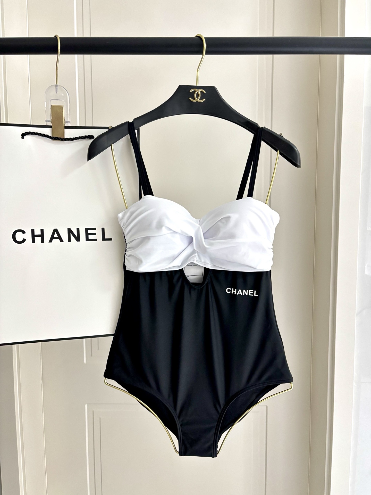 Chanel 香奈儿新款泳衣👙❤️😍🥰适合多种场景的游泳衣🏊‍♀️海边 游泳池 温泉 水上乐园 漂流都可