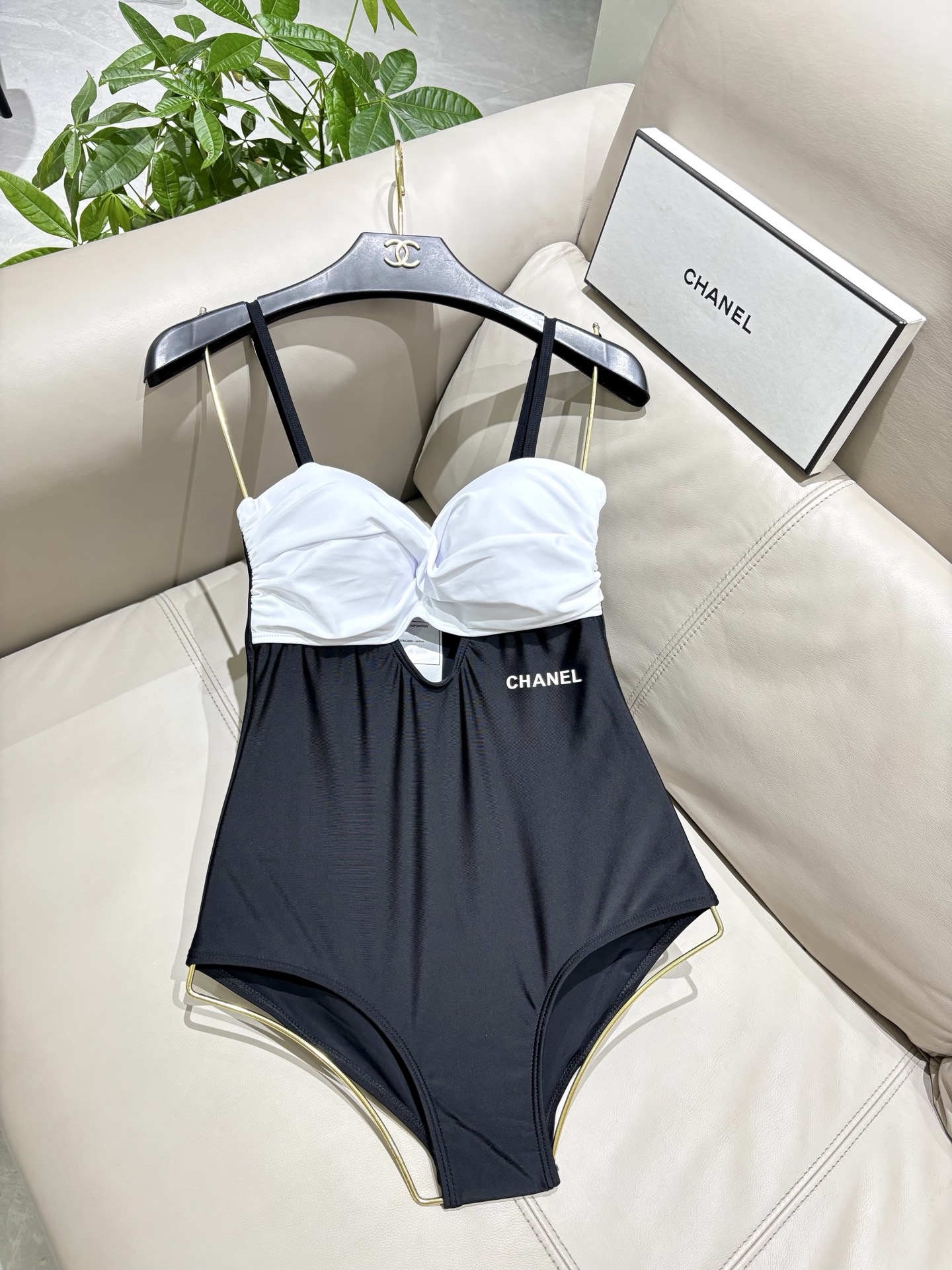 Chanel 香奈儿新款泳衣👙❤️😍🥰适合多种场景的游泳衣🏊‍♀️海边 游泳池 温泉 水上乐园 漂流都可