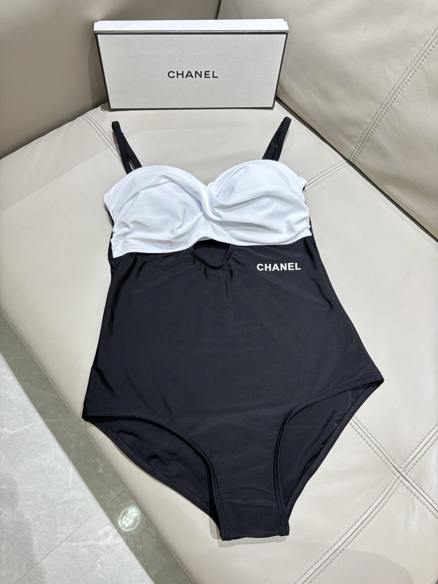 Chanel 香奈儿新款泳衣👙❤️😍🥰适合多种场景的游泳衣🏊‍♀️海边 游泳池 温泉 水上乐园 漂流都可
