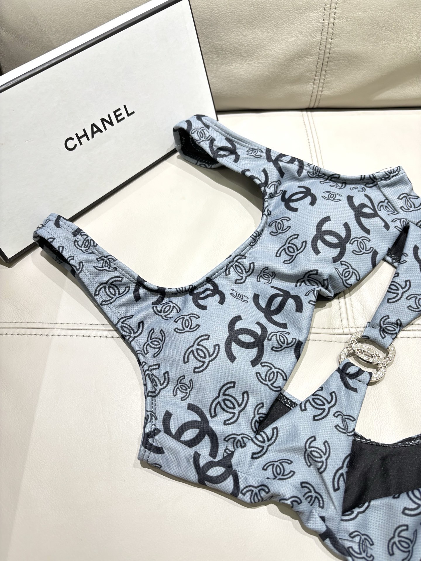 Chanel 香奈儿新款泳衣👙❤️😍🥰适合多种场景的游泳衣🏊‍♀️海边 游泳池 温泉 水上乐园 漂流都可