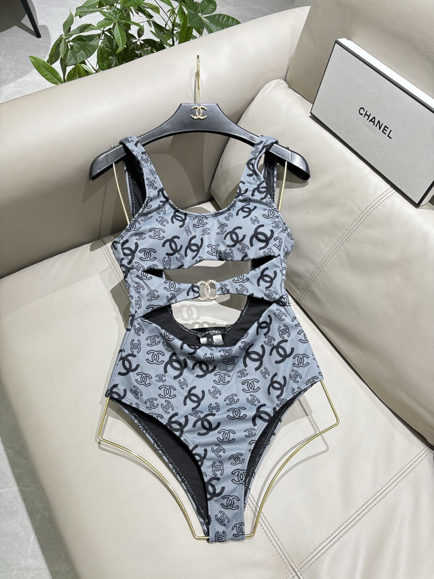 Chanel 香奈儿新款泳衣👙❤️😍🥰适合多种场景的游泳衣🏊‍♀️海边 游泳池 温泉 水上乐园 漂流都可