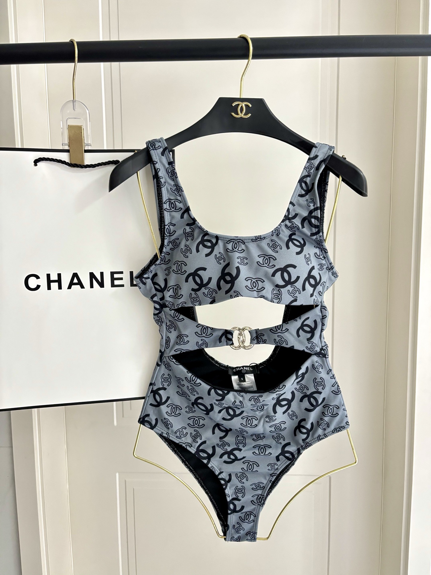 Chanel 香奈儿新款泳衣👙❤️😍🥰适合多种场景的游泳衣🏊‍♀️海边 游泳池 温泉 水上乐园 漂流都可