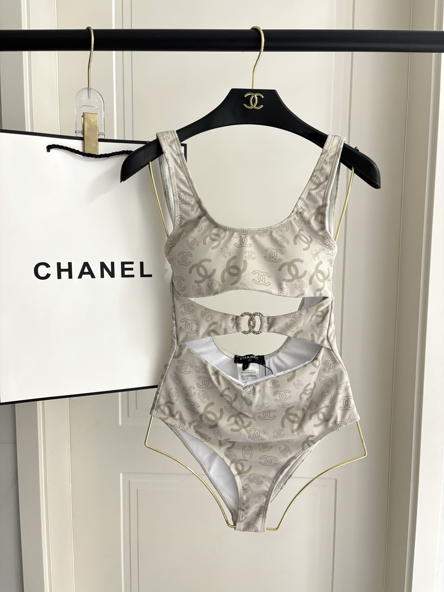 Chanel 香奈儿新款泳衣👙❤️😍🥰适合多种场景的游泳衣🏊‍♀️海边 游泳池 温泉 水上乐园 漂流都可
