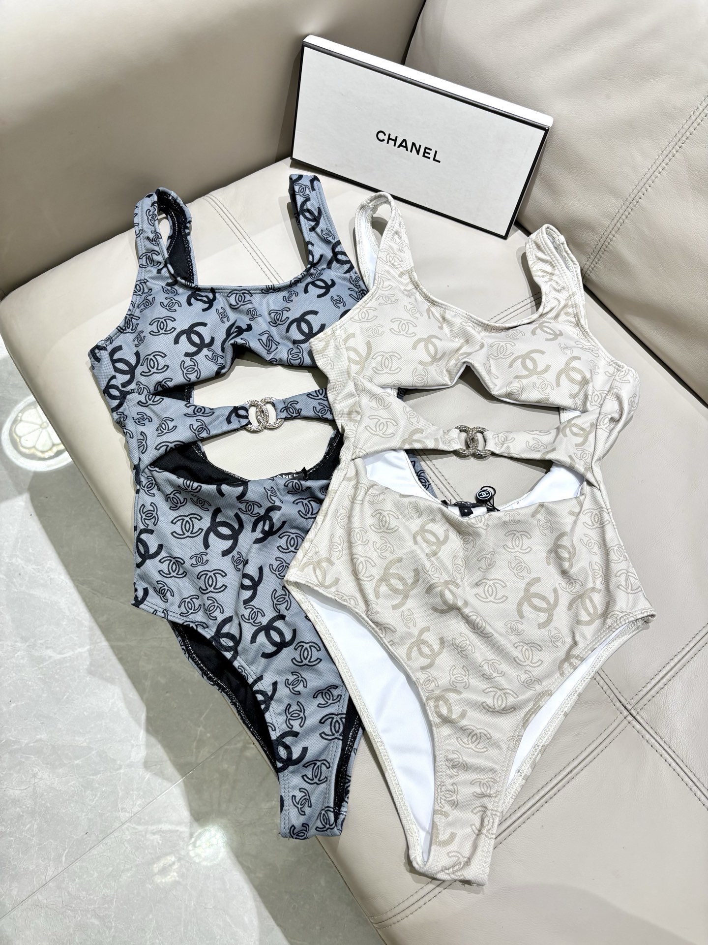 Chanel 香奈儿新款泳衣👙❤️😍🥰适合多种场景的游泳衣🏊‍♀️海边 游泳池 温泉 水上乐园 漂流都可
