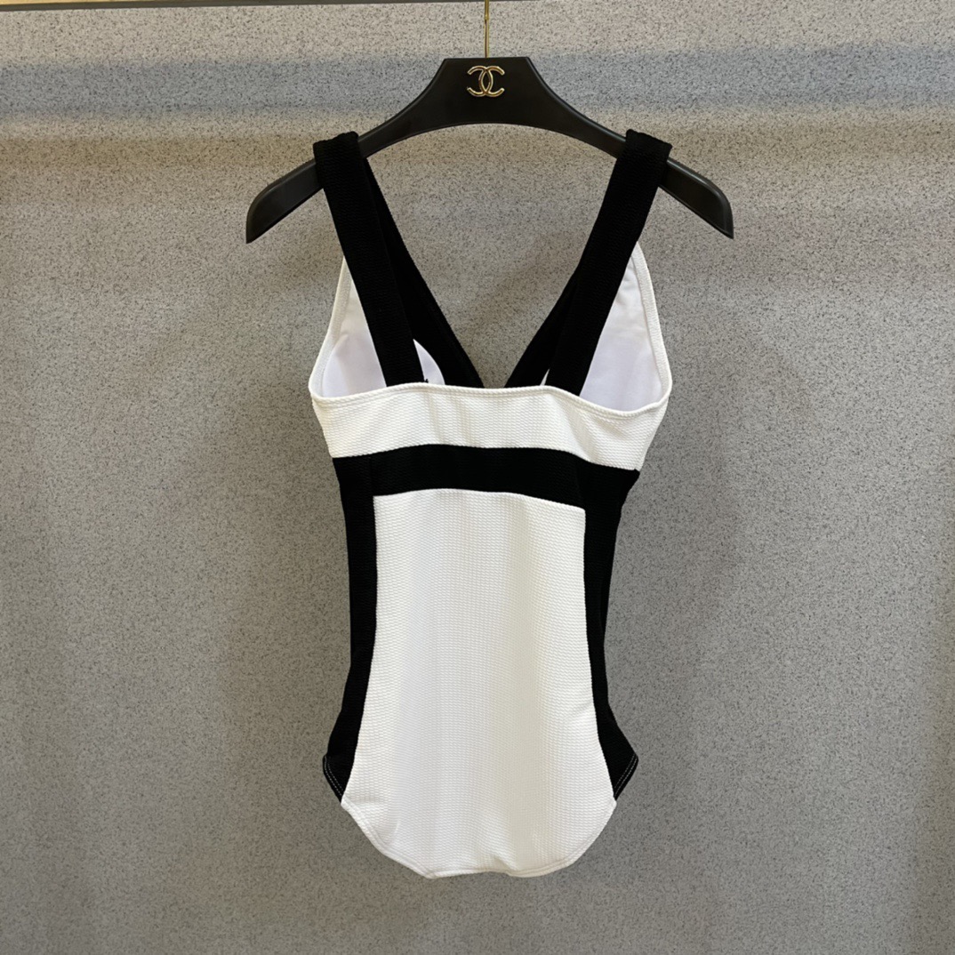 Chanel 香奈儿新款泳衣👙❤️😍🥰适合多种场景的游泳衣🏊‍♀️海边 游泳池 温泉 水上乐园 漂流都可