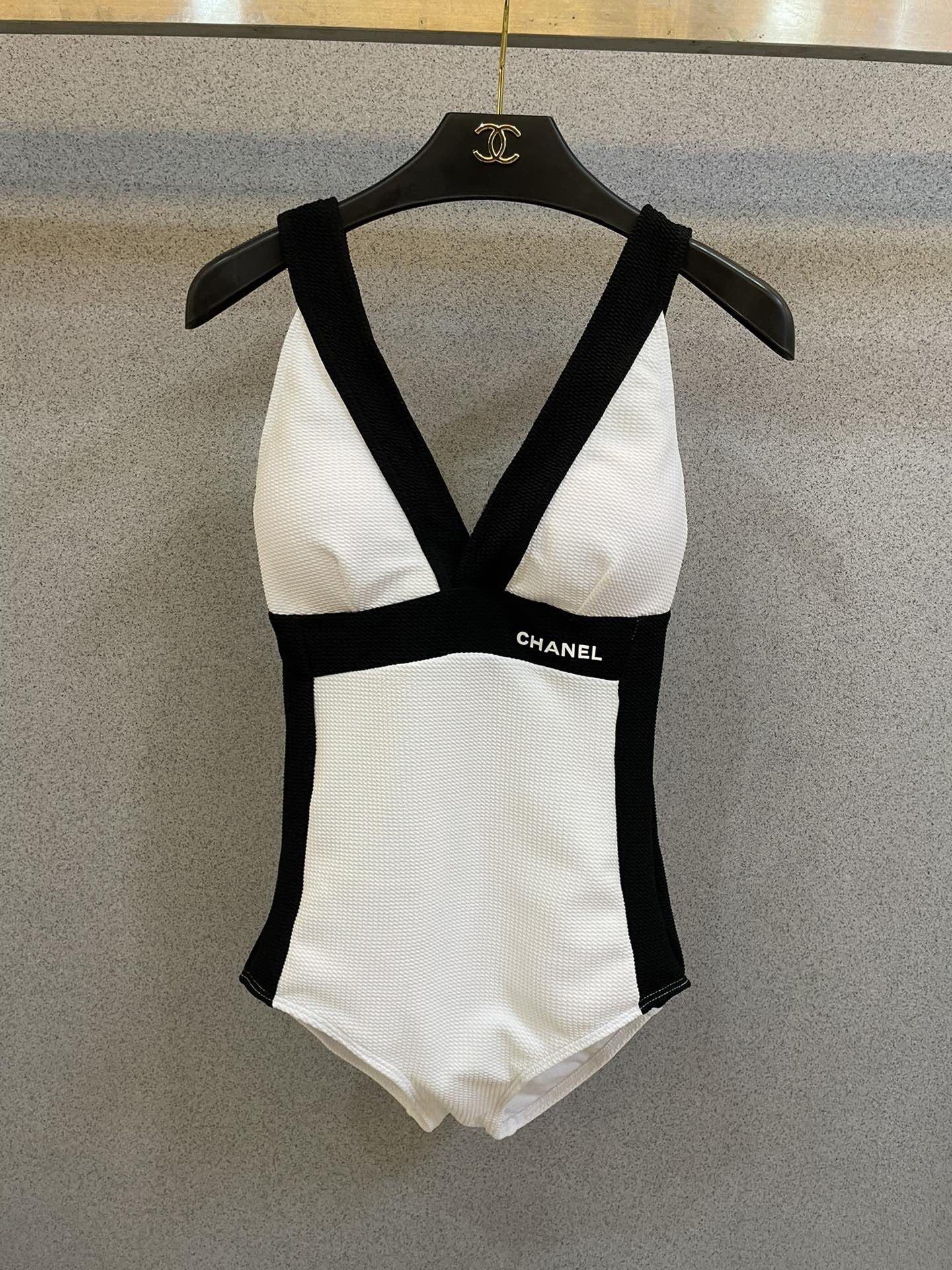Chanel 香奈儿新款泳衣👙❤️😍🥰适合多种场景的游泳衣🏊‍♀️海边 游泳池 温泉 水上乐园 漂流都可