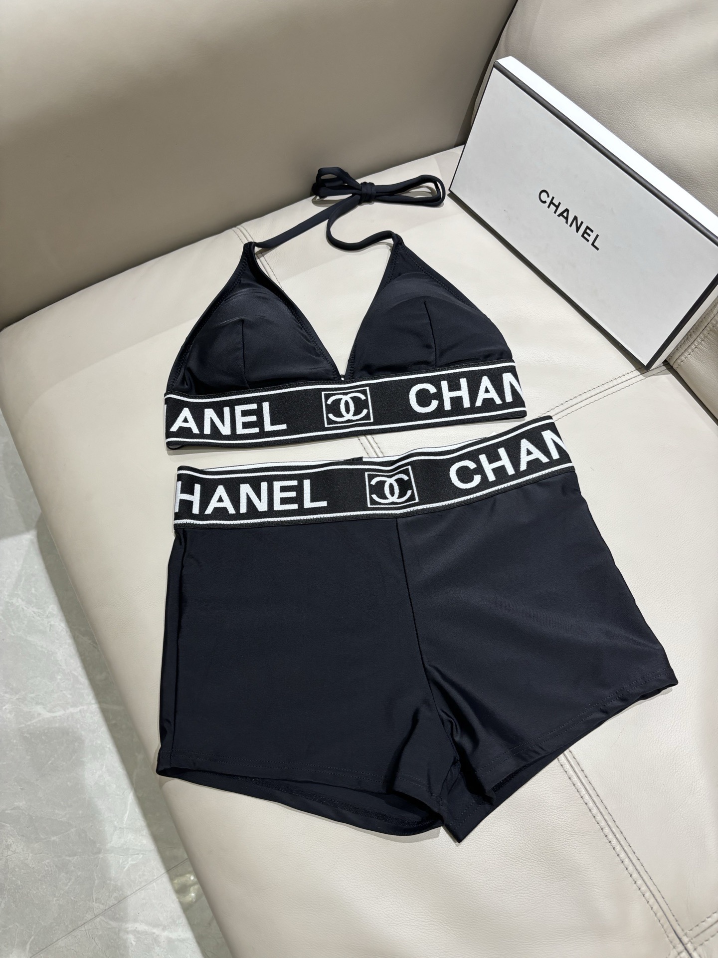 Chanel 香奈儿新款分体泳衣👙❤️😍🥰适合多种场景的游泳衣🏊‍♀️海边 游泳池 温泉 水上乐园 漂流