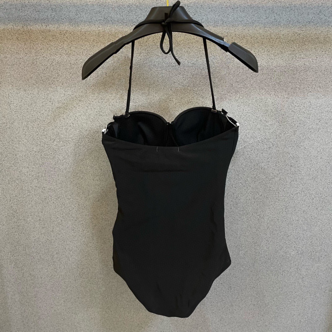 Chanel专柜新款连体泳衣😍🥰适合多种场景的游泳衣🏊‍♀️海边 游泳池 温泉 水上乐园 漂流都可以😌面