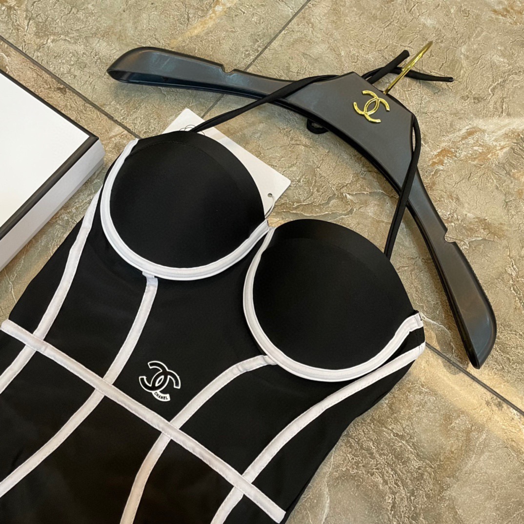 Chanel专柜新款连体泳衣😍🥰适合多种场景的游泳衣🏊‍♀️海边 游泳池 温泉 水上乐园 漂流都可以😌面