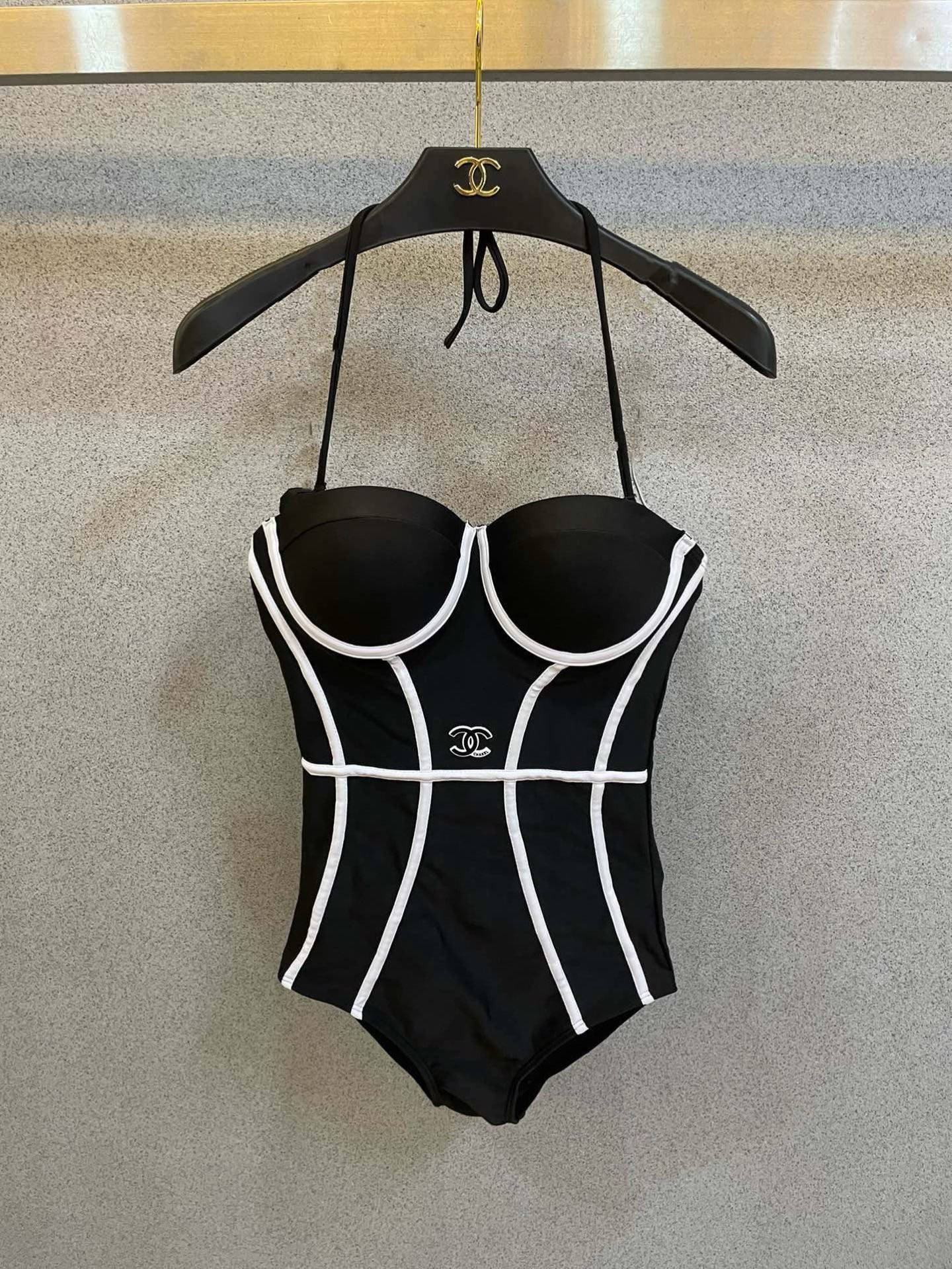 Chanel专柜新款连体泳衣😍🥰适合多种场景的游泳衣🏊‍♀️海边 游泳池 温泉 水上乐园 漂流都可以😌面