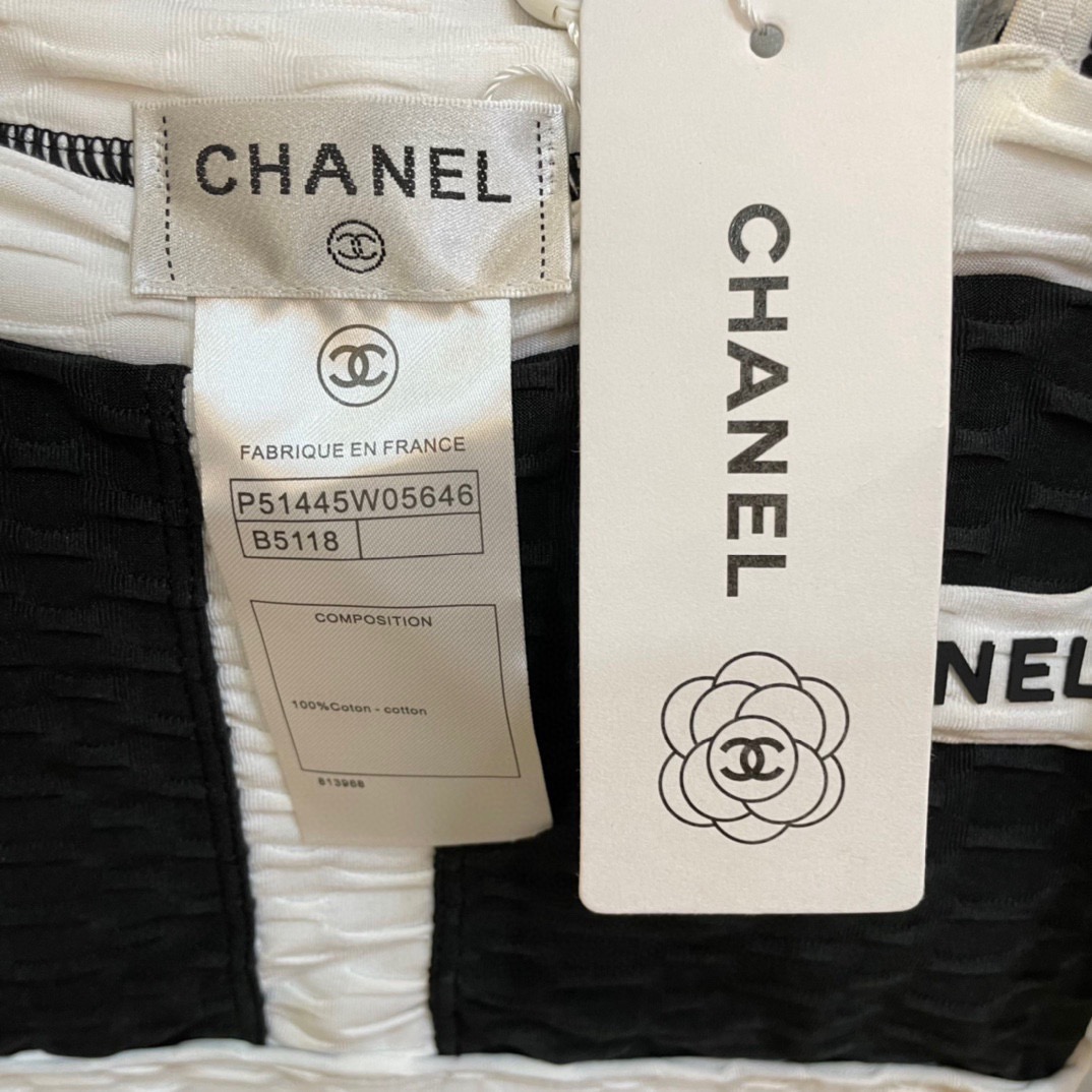 Chanel专柜新款连体泳衣😍🥰适合多种场景的游泳衣🏊‍♀️海边 游泳池 温泉 水上乐园 漂流都可以😌面
