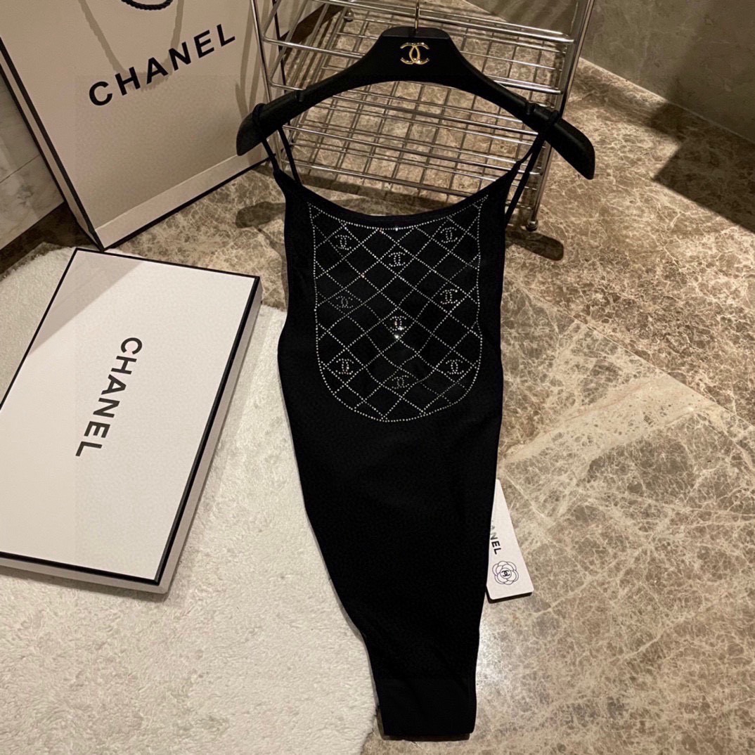 Chanel专柜新款连体泳衣😍🥰适合多种场景的游泳衣🏊‍♀️海边 游泳池 温泉 水上乐园 漂流都可以😌面