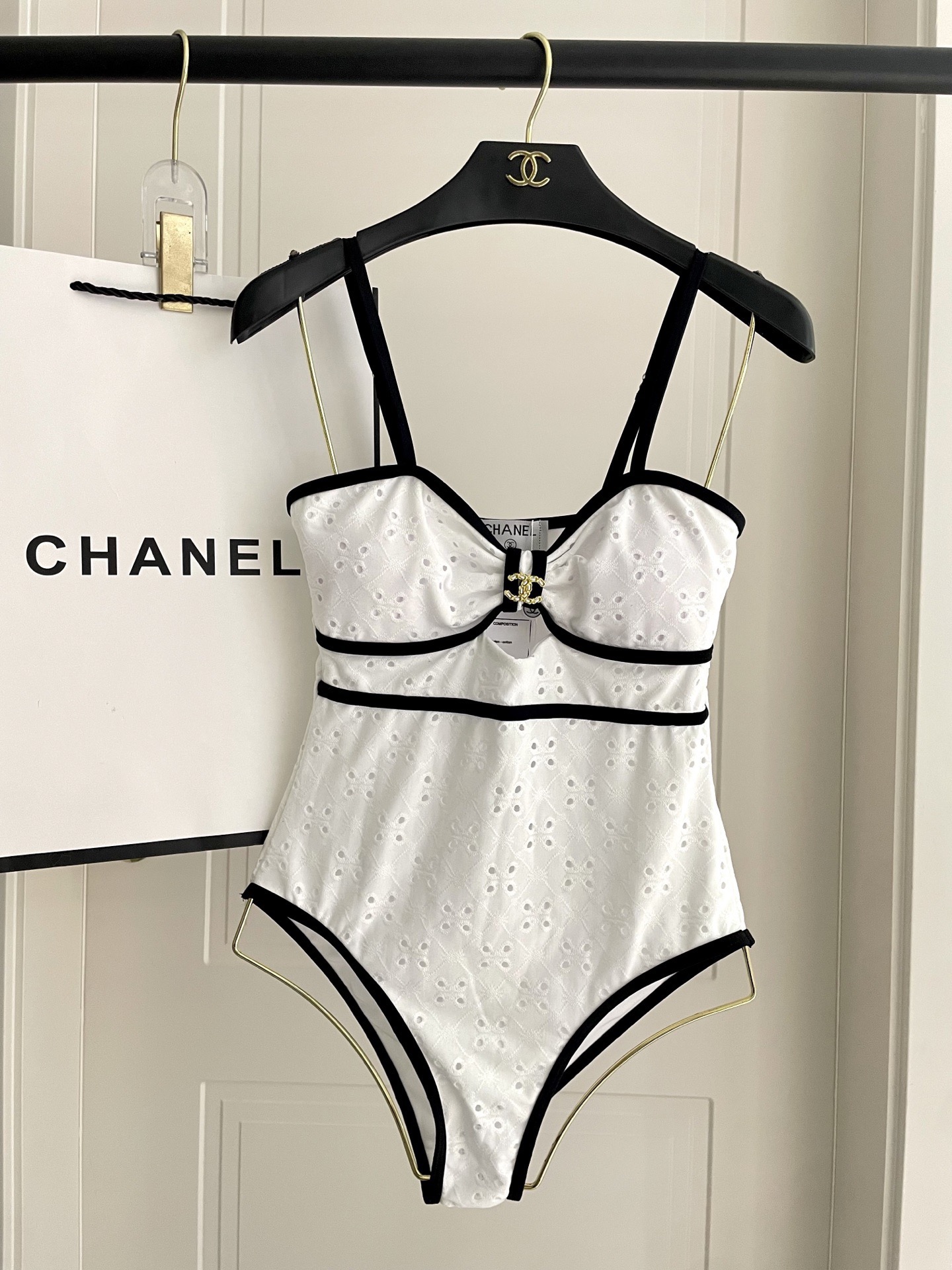 Chanel新款连体😍🥰适合多种场景的游泳衣🏊‍♀️海边 游泳池 温泉 水上乐园 漂流都可以😌内搭也完全