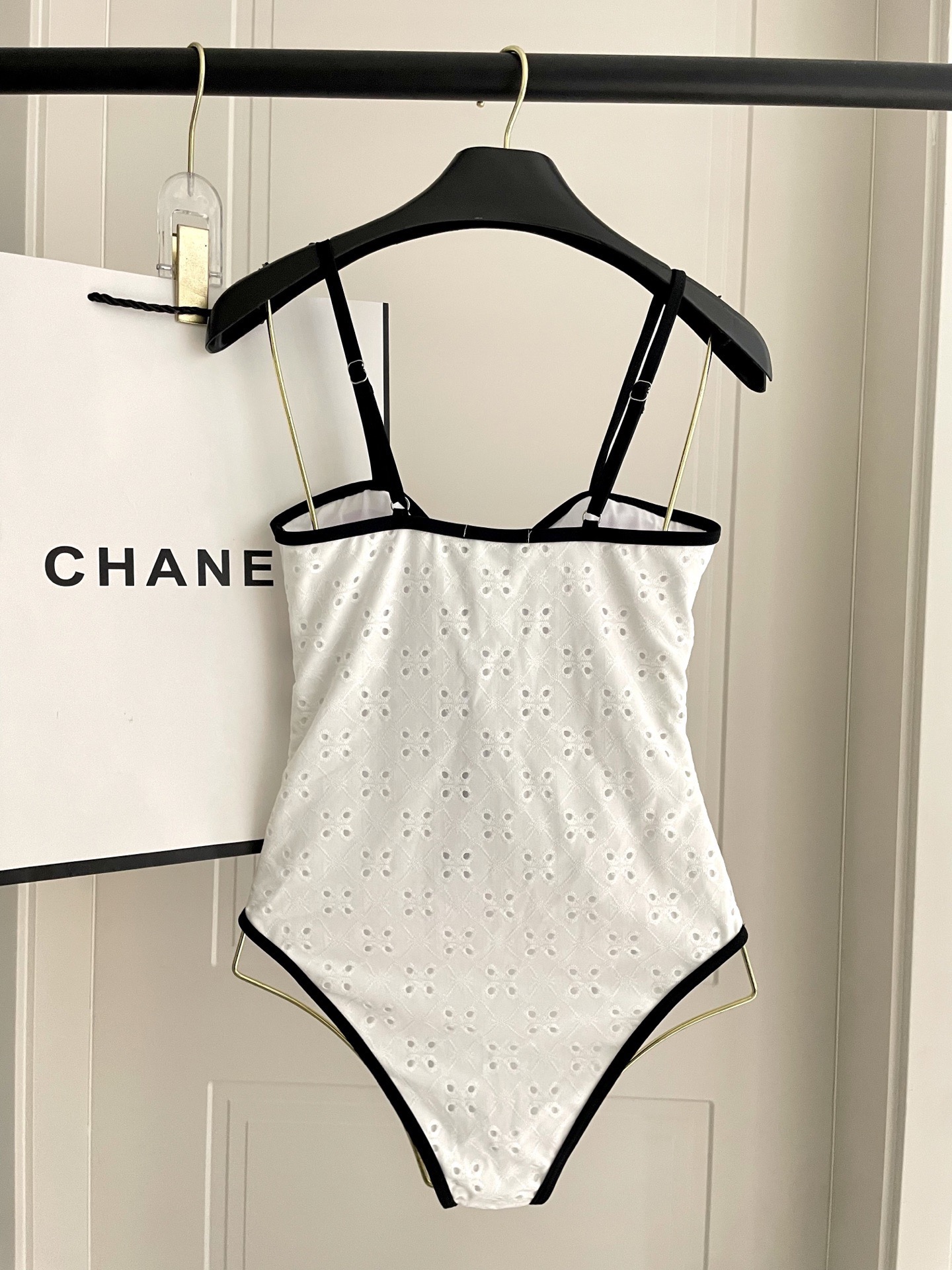 Chanel新款连体😍🥰适合多种场景的游泳衣🏊‍♀️海边 游泳池 温泉 水上乐园 漂流都可以😌内搭也完全
