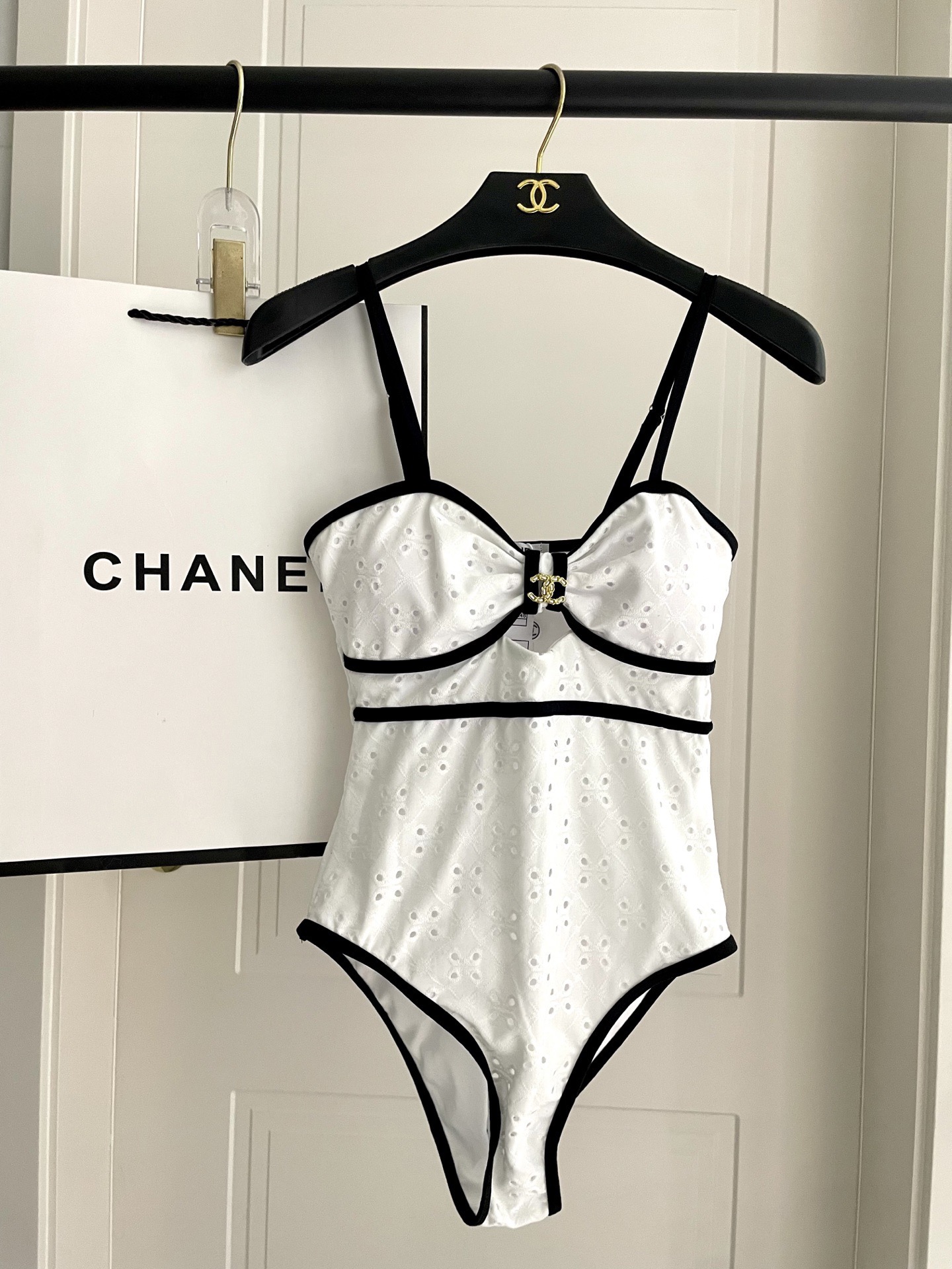 Chanel新款连体😍🥰适合多种场景的游泳衣🏊‍♀️海边 游泳池 温泉 水上乐园 漂流都可以😌内搭也完全