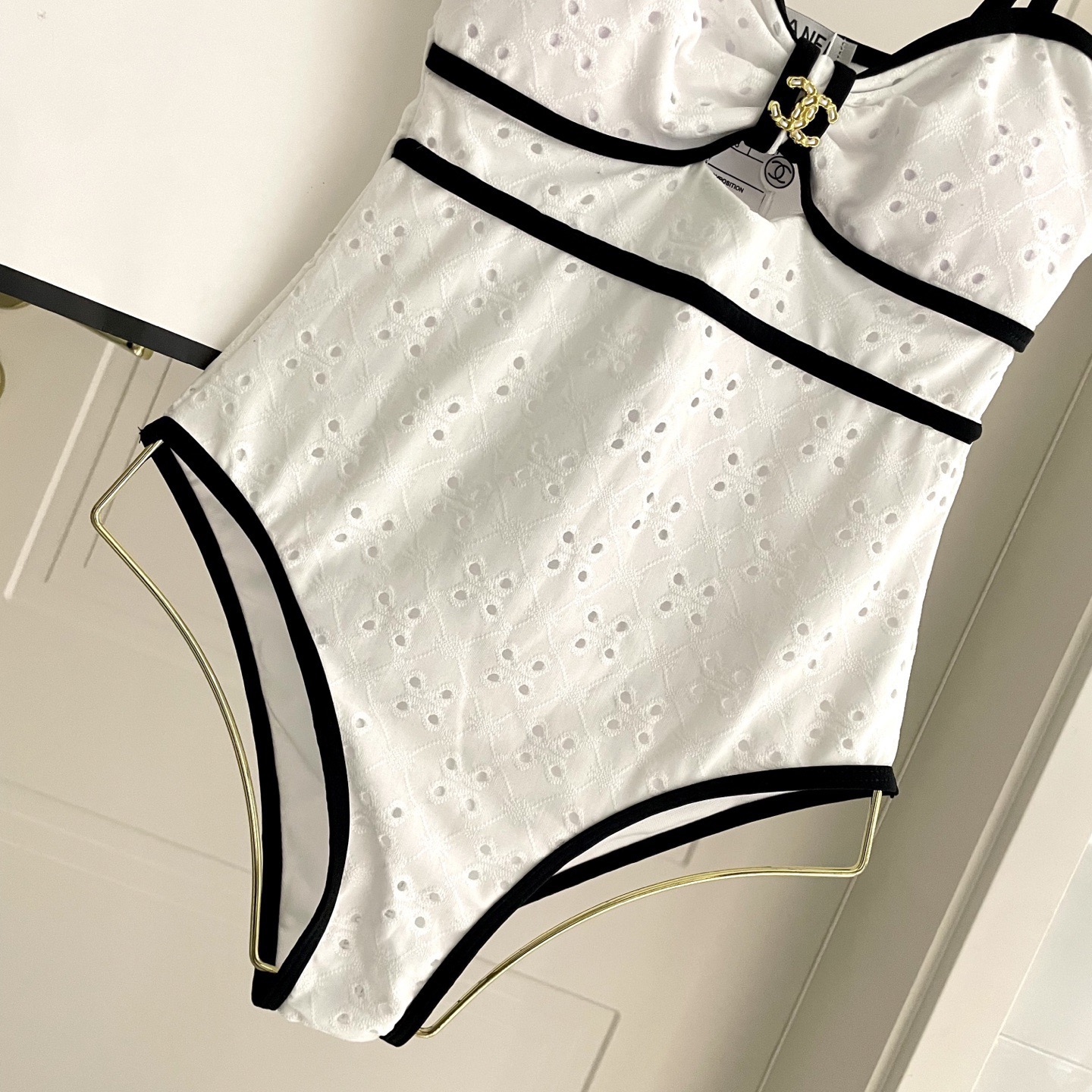 Chanel新款连体😍🥰适合多种场景的游泳衣🏊‍♀️海边 游泳池 温泉 水上乐园 漂流都可以😌内搭也完全