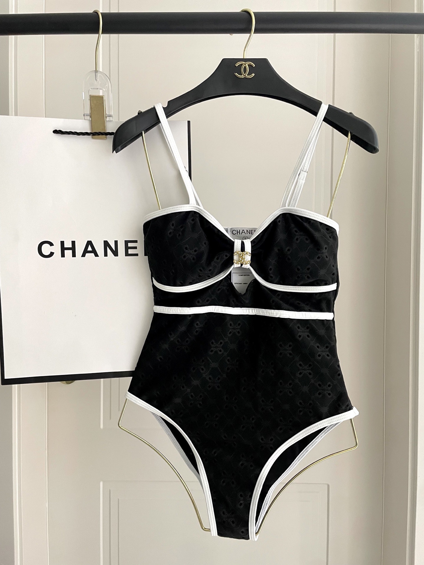 Chanel新款连体😍🥰适合多种场景的游泳衣🏊‍♀️海边 游泳池 温泉 水上乐园 漂流都可以😌内搭也完全