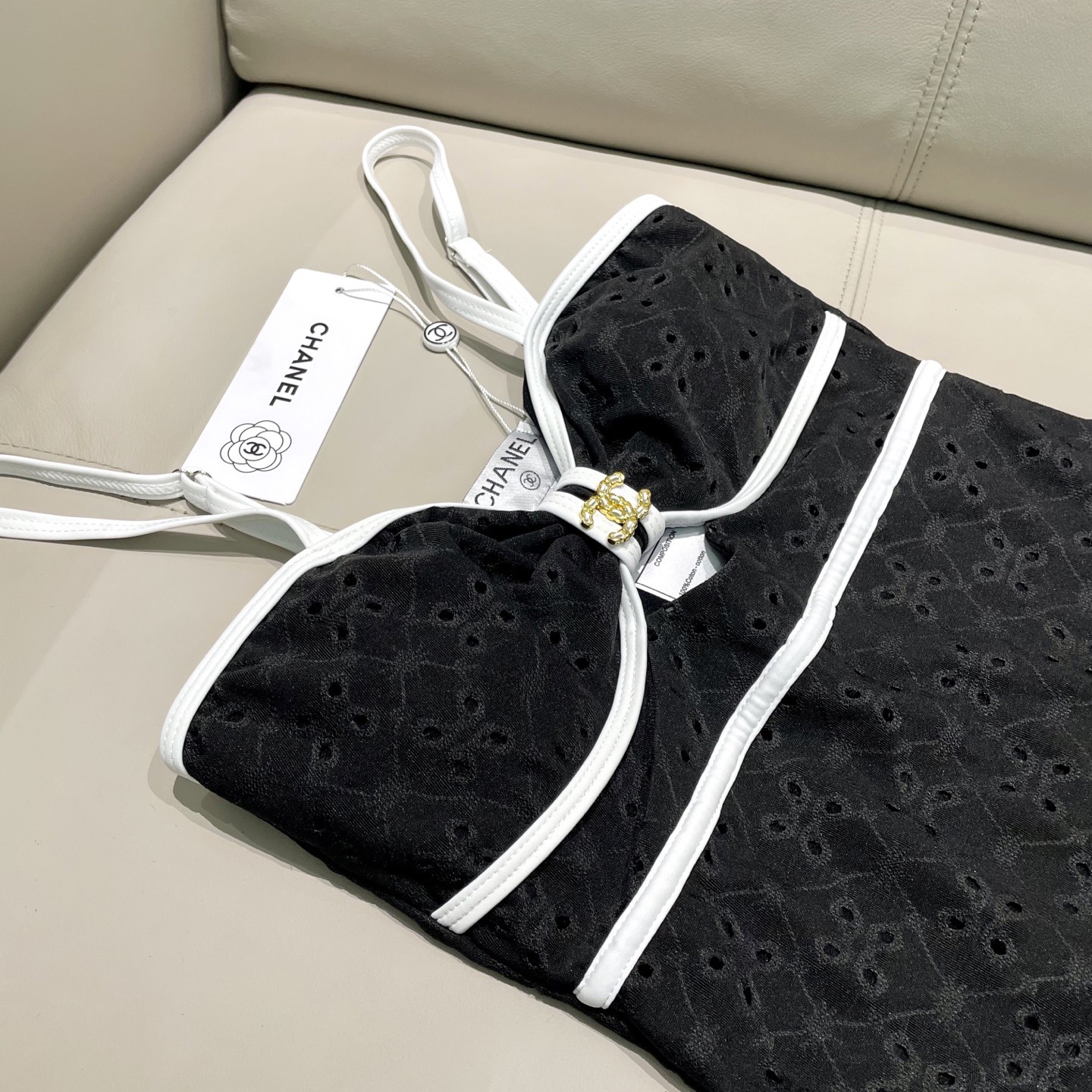 Chanel新款连体😍🥰适合多种场景的游泳衣🏊‍♀️海边 游泳池 温泉 水上乐园 漂流都可以😌内搭也完全