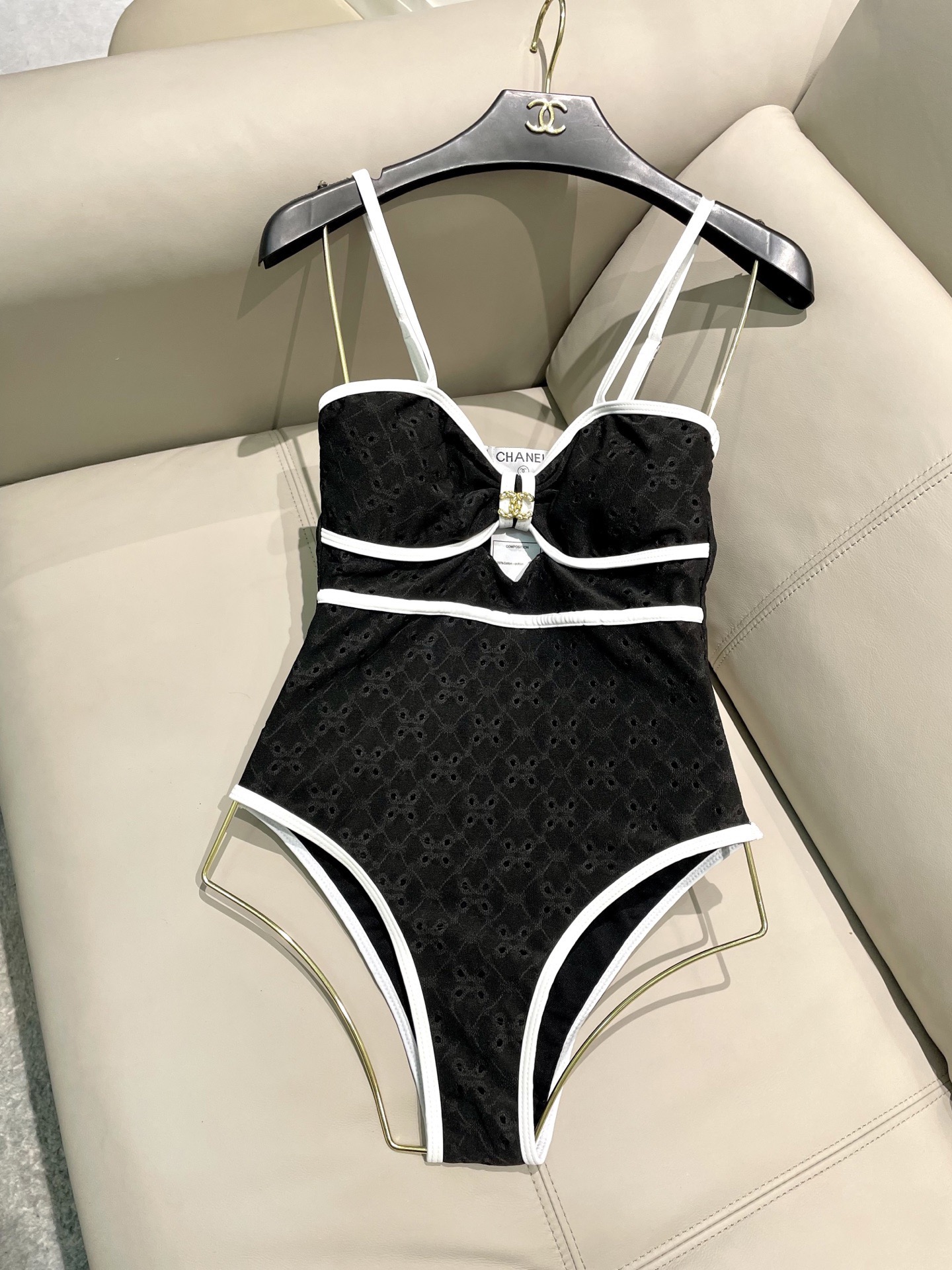 Chanel新款连体😍🥰适合多种场景的游泳衣🏊‍♀️海边 游泳池 温泉 水上乐园 漂流都可以😌内搭也完全