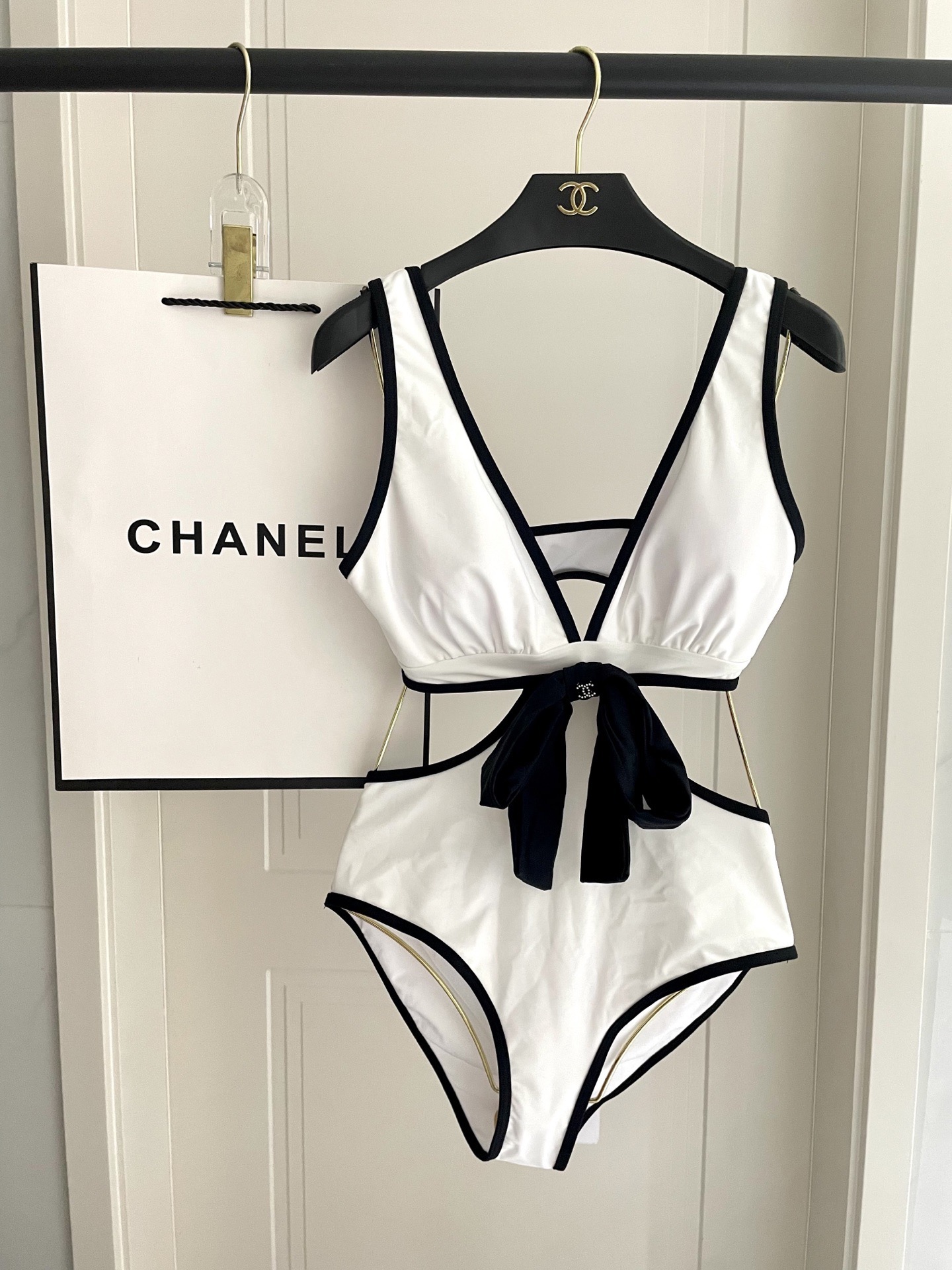 Chanel新款连体😍🥰适合多种场景的游泳衣🏊‍♀️海边 游泳池 温泉 水上乐园 漂流都可以😌内搭也完全