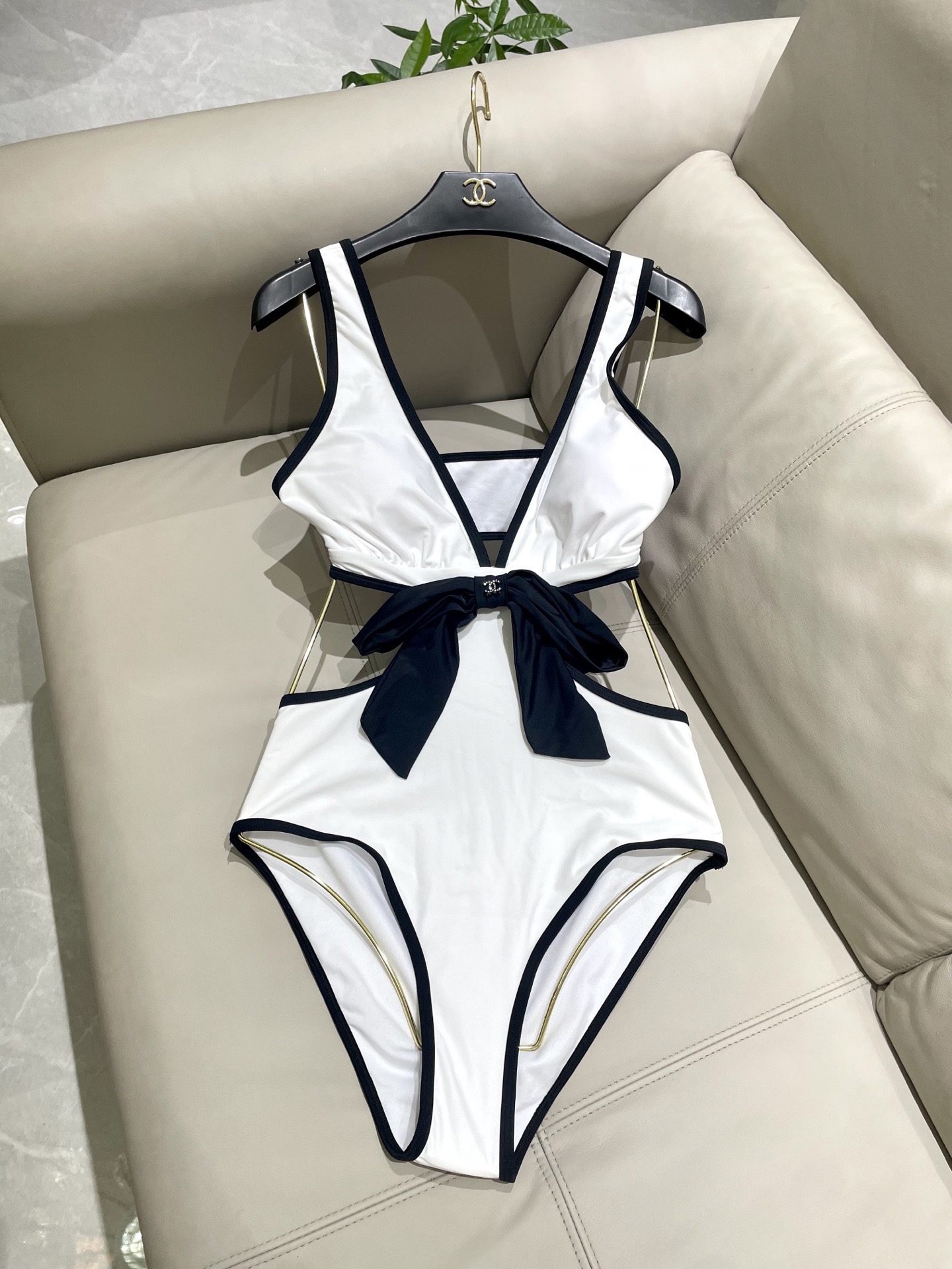 Chanel新款连体😍🥰适合多种场景的游泳衣🏊‍♀️海边 游泳池 温泉 水上乐园 漂流都可以😌内搭也完全