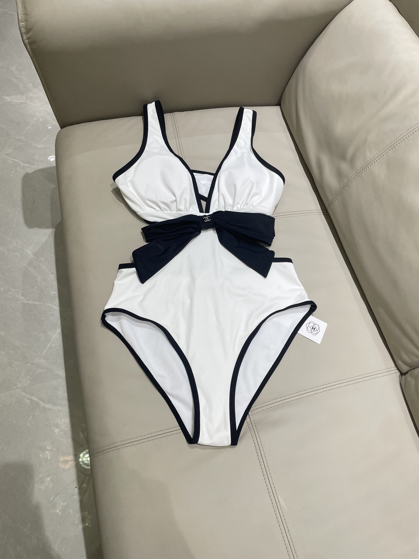 Chanel新款连体😍🥰适合多种场景的游泳衣🏊‍♀️海边 游泳池 温泉 水上乐园 漂流都可以😌内搭也完全