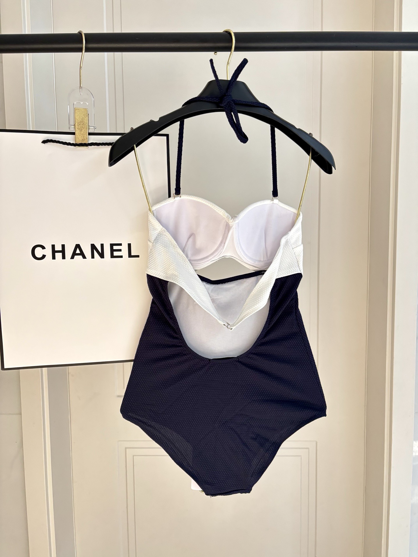Chanel新款连体😍🥰适合多种场景的游泳衣🏊‍♀️海边 游泳池 温泉 水上乐园 漂流都可以😌内搭也完全