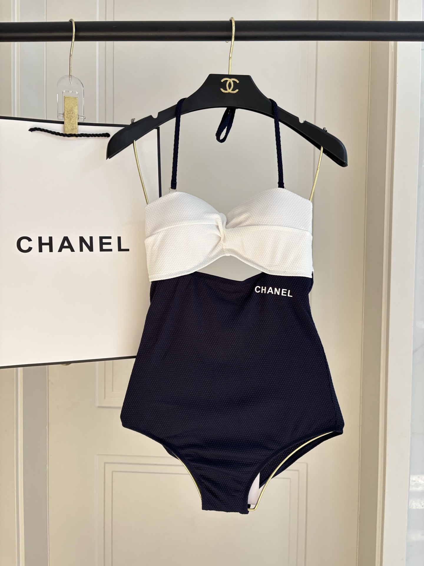 Chanel新款连体😍🥰适合多种场景的游泳衣🏊‍♀️海边 游泳池 温泉 水上乐园 漂流都可以😌内搭也完全
