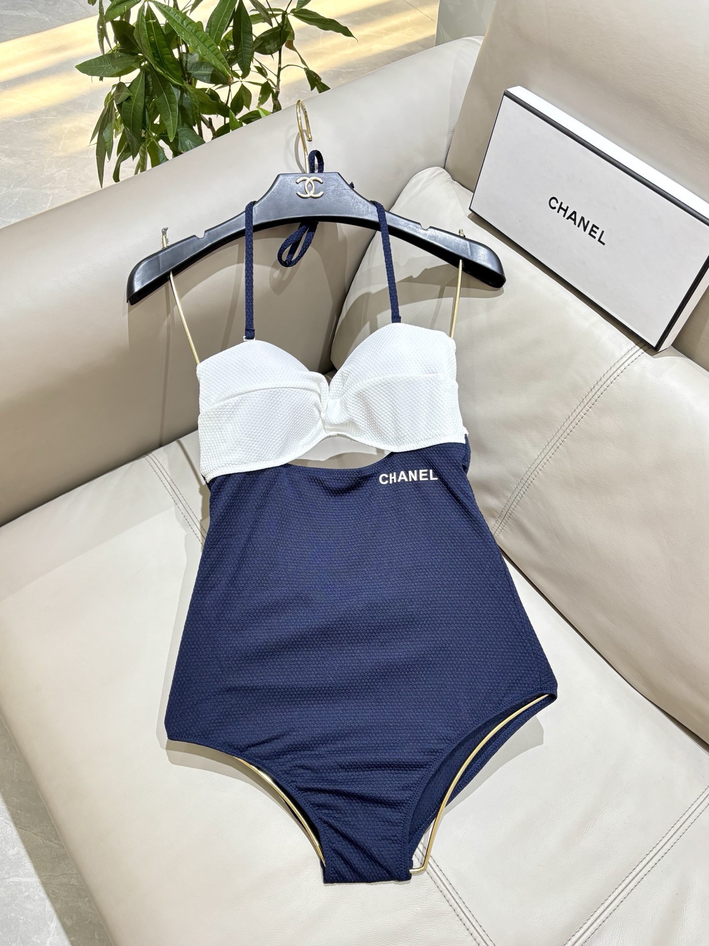 Chanel新款连体😍🥰适合多种场景的游泳衣🏊‍♀️海边 游泳池 温泉 水上乐园 漂流都可以😌内搭也完全