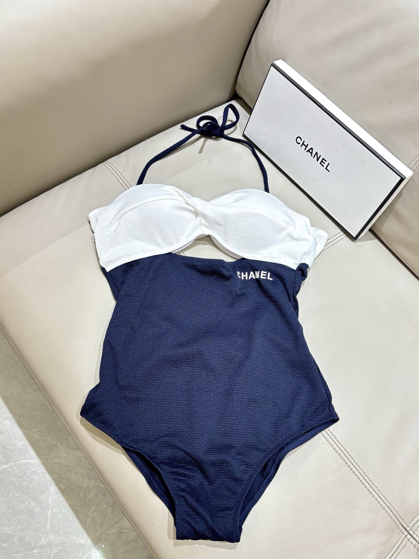 Chanel新款连体😍🥰适合多种场景的游泳衣🏊‍♀️海边 游泳池 温泉 水上乐园 漂流都可以😌内搭也完全