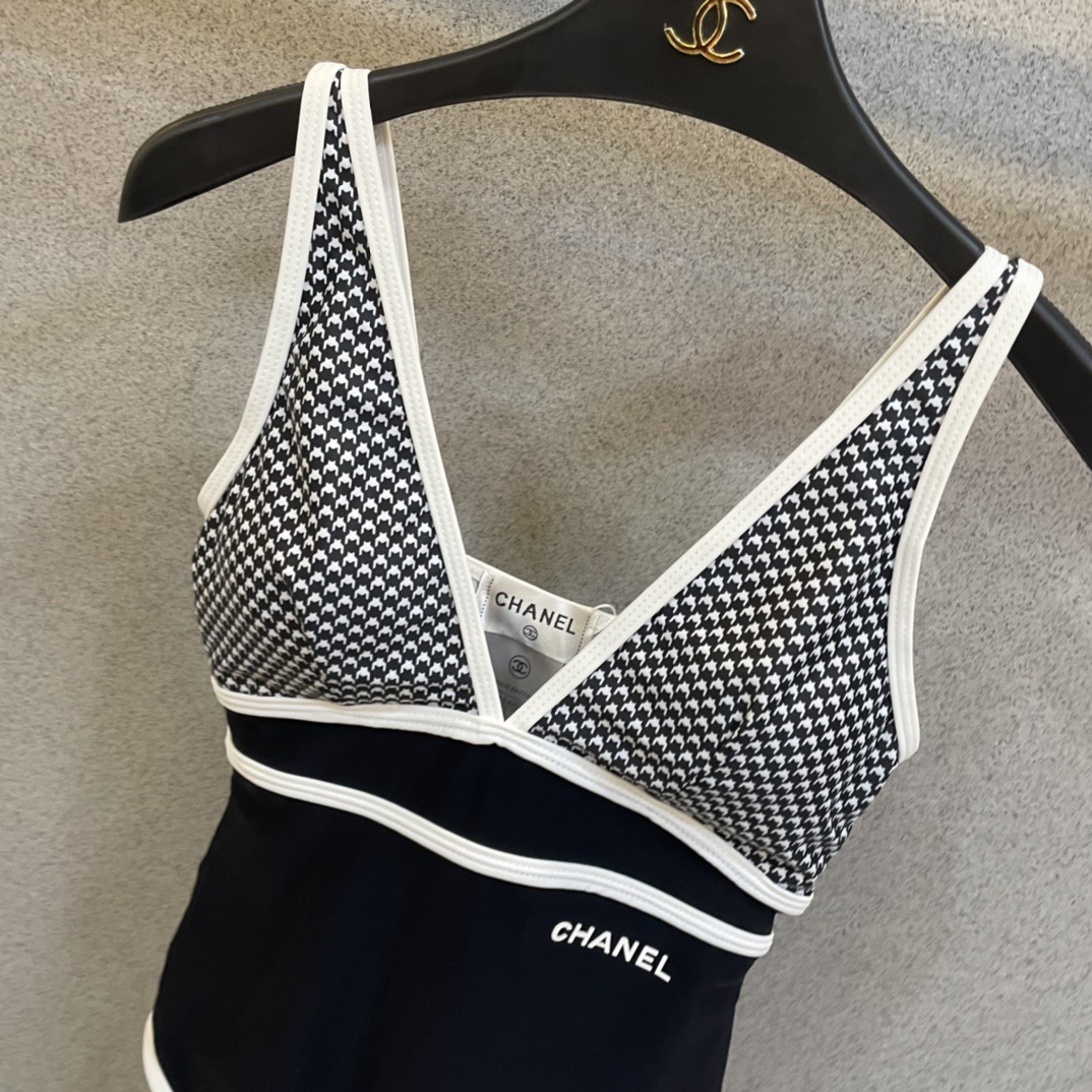 Chanel新款连体😍🥰适合多种场景的游泳衣🏊‍♀️海边 游泳池 温泉 水上乐园 漂流都可以😌内搭也完全