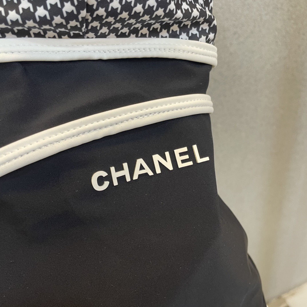Chanel新款连体😍🥰适合多种场景的游泳衣🏊‍♀️海边 游泳池 温泉 水上乐园 漂流都可以😌内搭也完全
