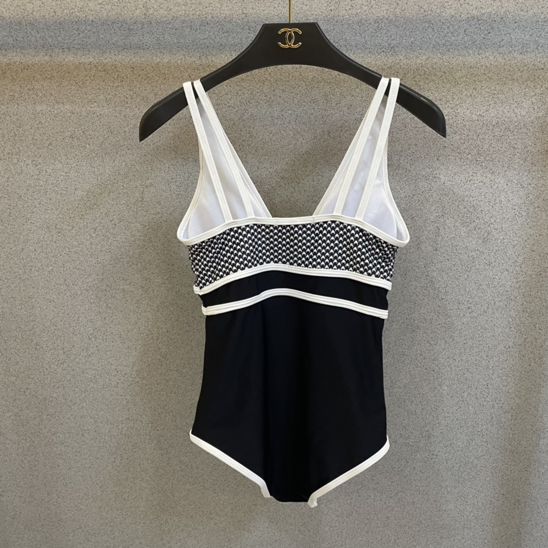 Chanel新款连体😍🥰适合多种场景的游泳衣🏊‍♀️海边 游泳池 温泉 水上乐园 漂流都可以😌内搭也完全