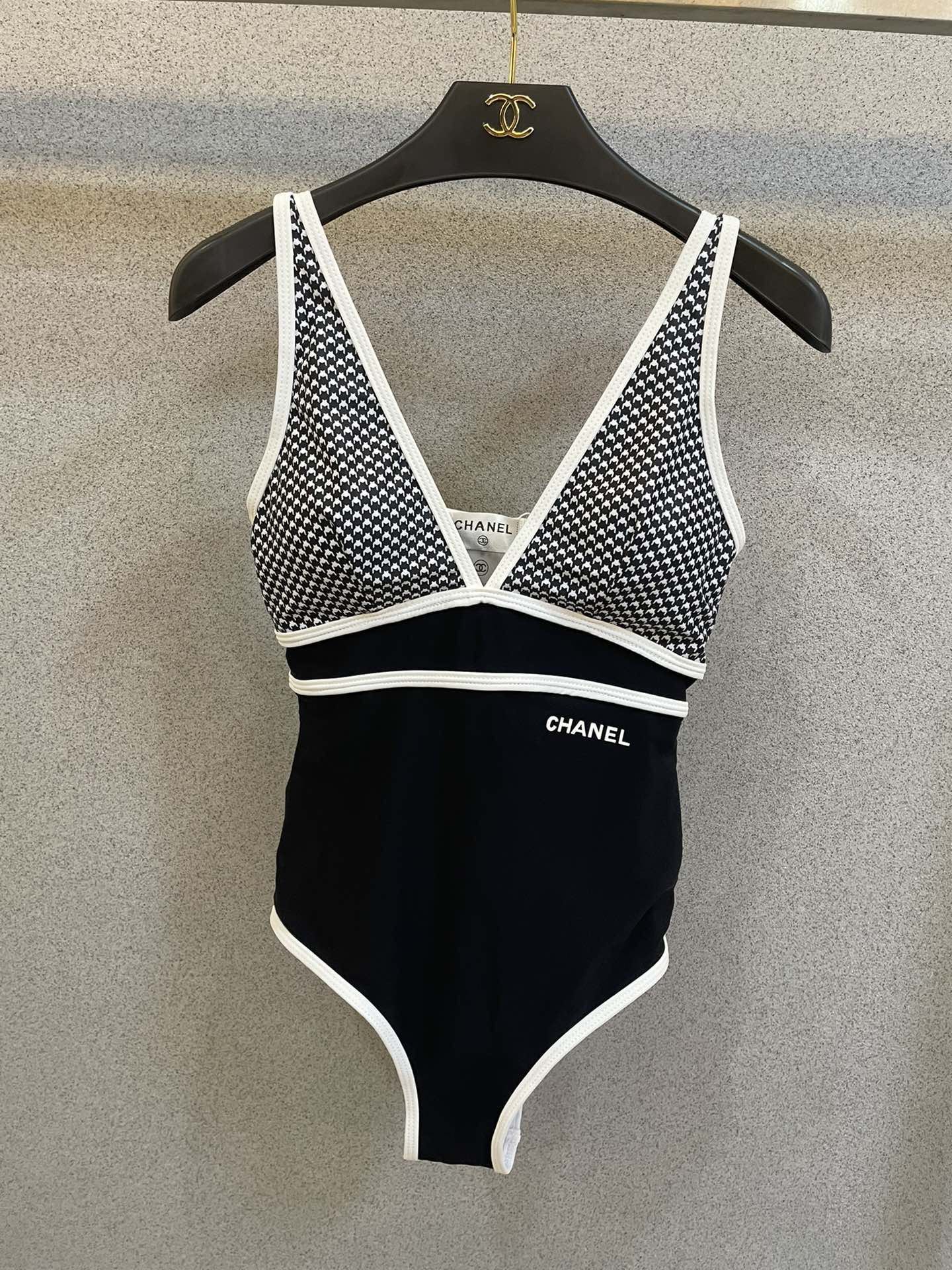 Chanel新款连体😍🥰适合多种场景的游泳衣🏊‍♀️海边 游泳池 温泉 水上乐园 漂流都可以😌内搭也完全