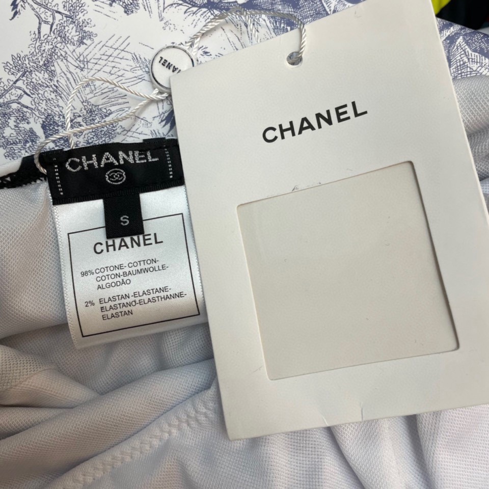 Chanel新款连体😍🥰适合多种场景的游泳衣🏊‍♀️海边 游泳池 温泉 水上乐园 漂流都可以😌内搭也完全