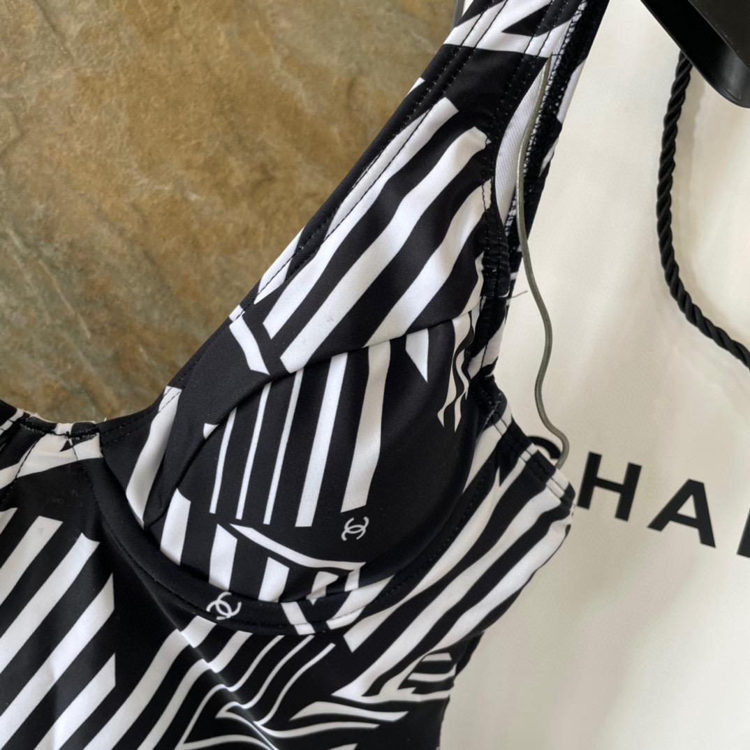 Chanel新款连体😍🥰适合多种场景的游泳衣🏊‍♀️海边 游泳池 温泉 水上乐园 漂流都可以😌内搭也完全