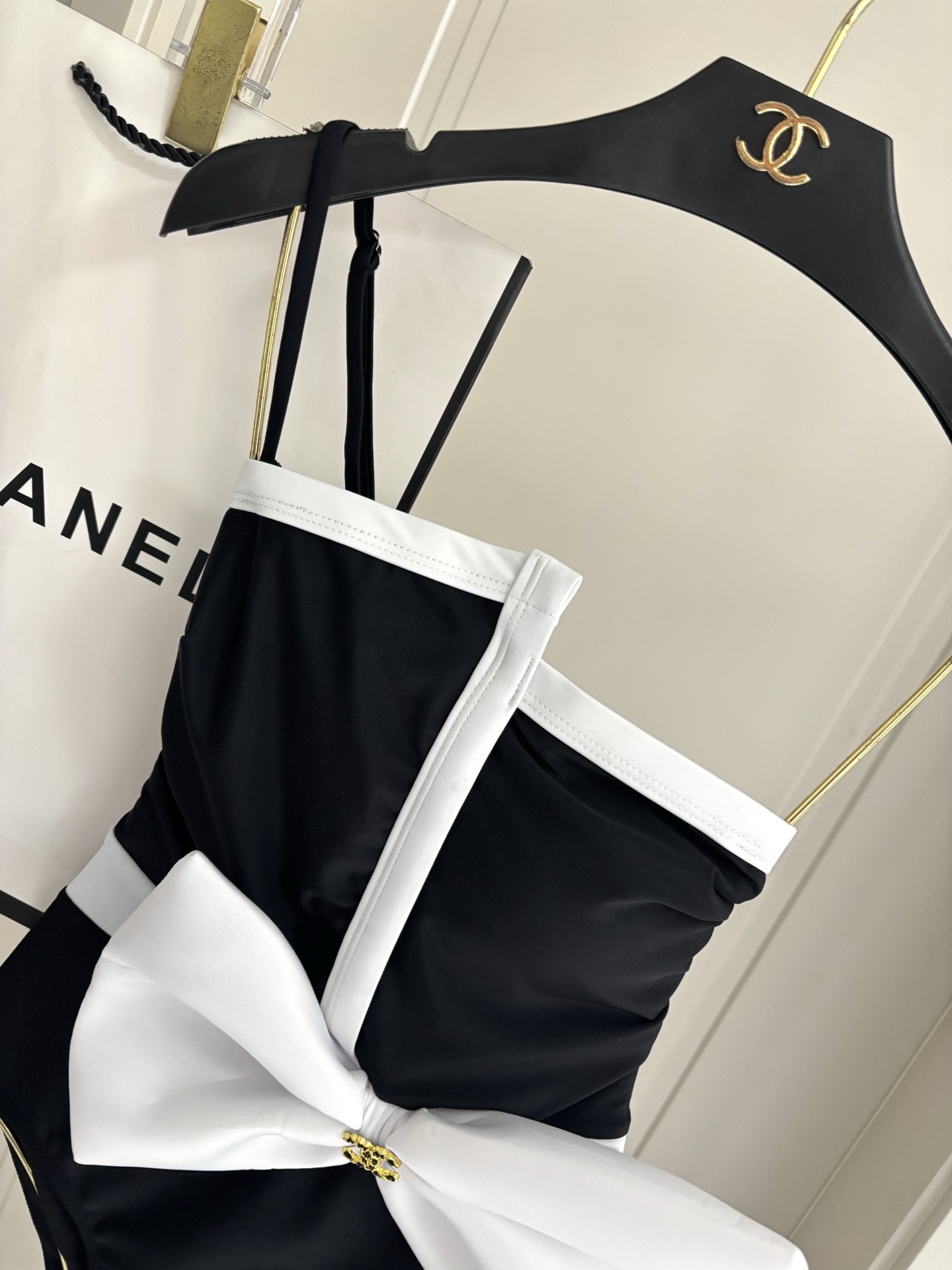 Chanel新款连体😍🥰适合多种场景的游泳衣🏊‍♀️海边 游泳池 温泉 水上乐园 漂流都可以😌内搭也完全