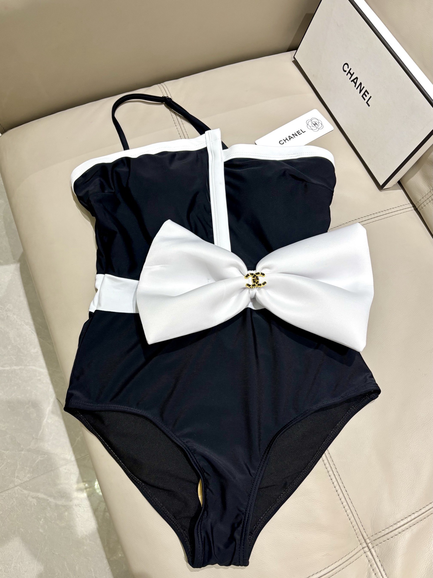 Chanel新款连体😍🥰适合多种场景的游泳衣🏊‍♀️海边 游泳池 温泉 水上乐园 漂流都可以😌内搭也完全